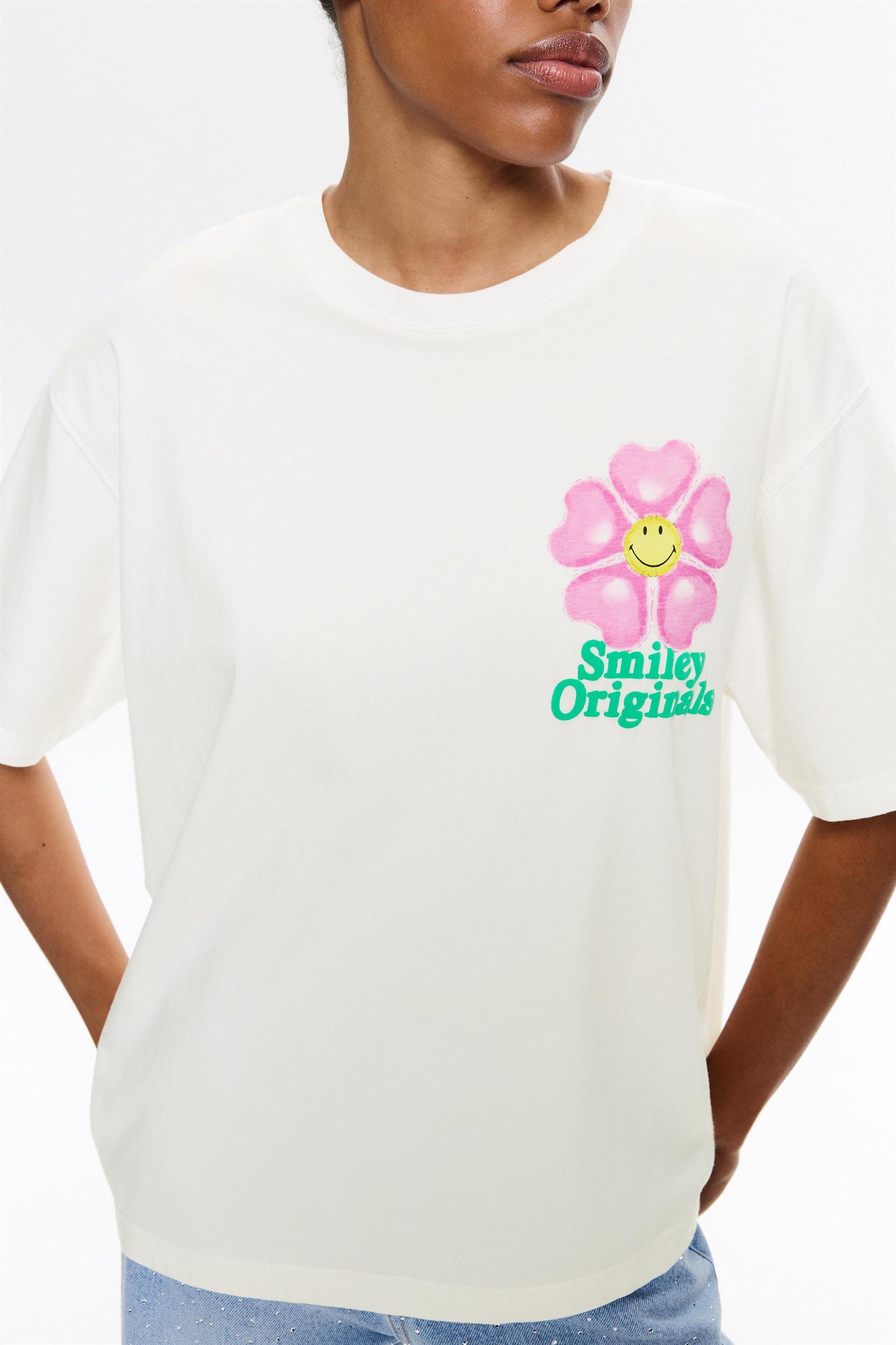 Smiley flower T-shirt Product Image