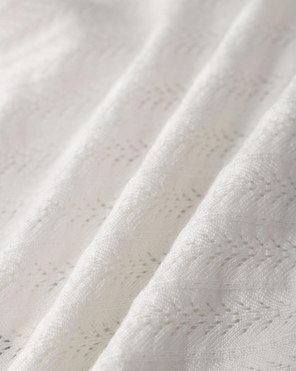 White U Neck Slim Knit Tee Product Image