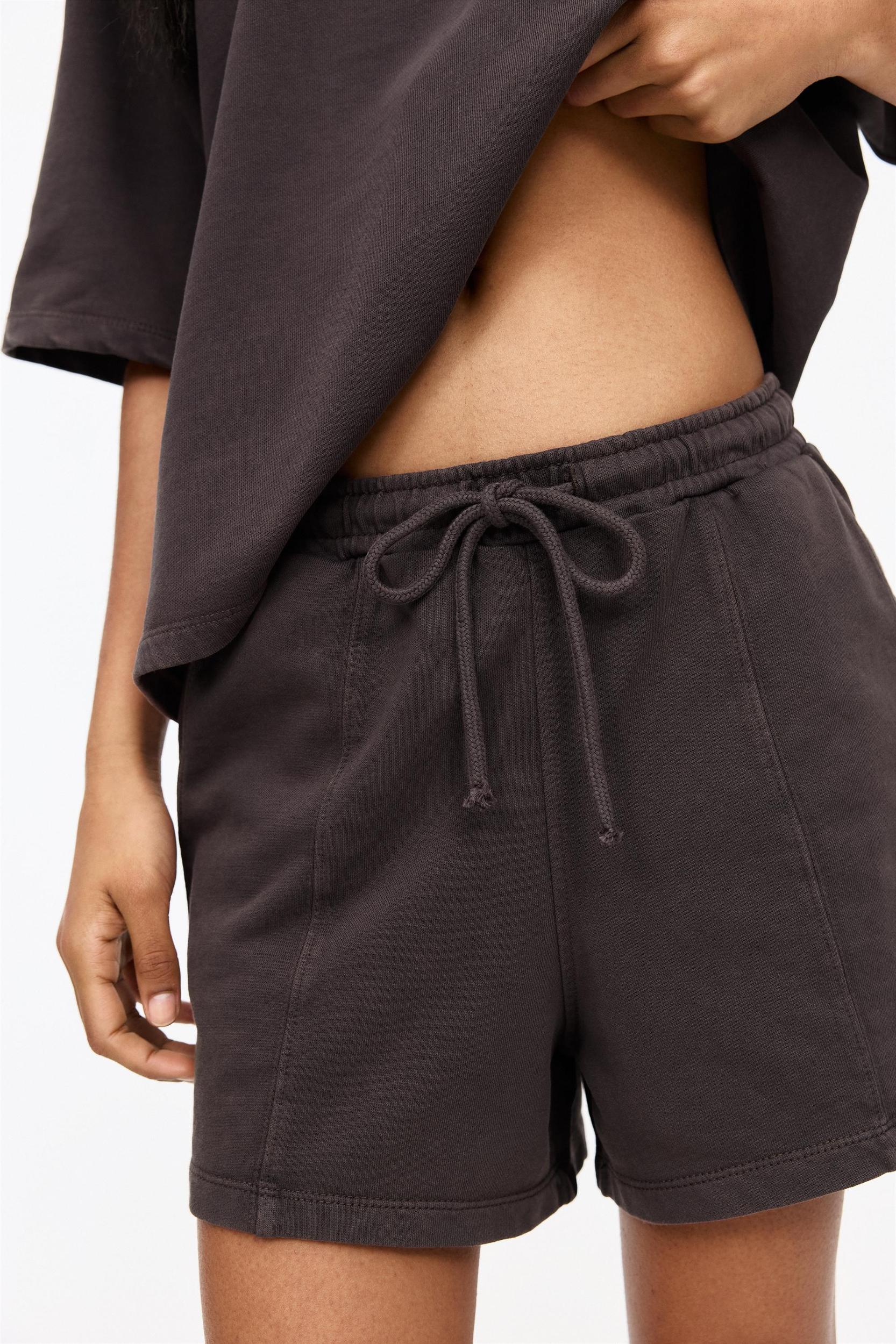 Short raglan sleeve sweatshirt Product Image