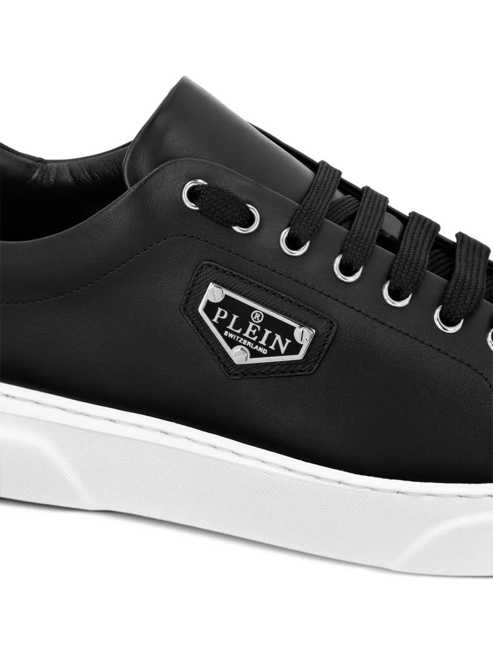 logo-plaque leather sneakers Product Image
