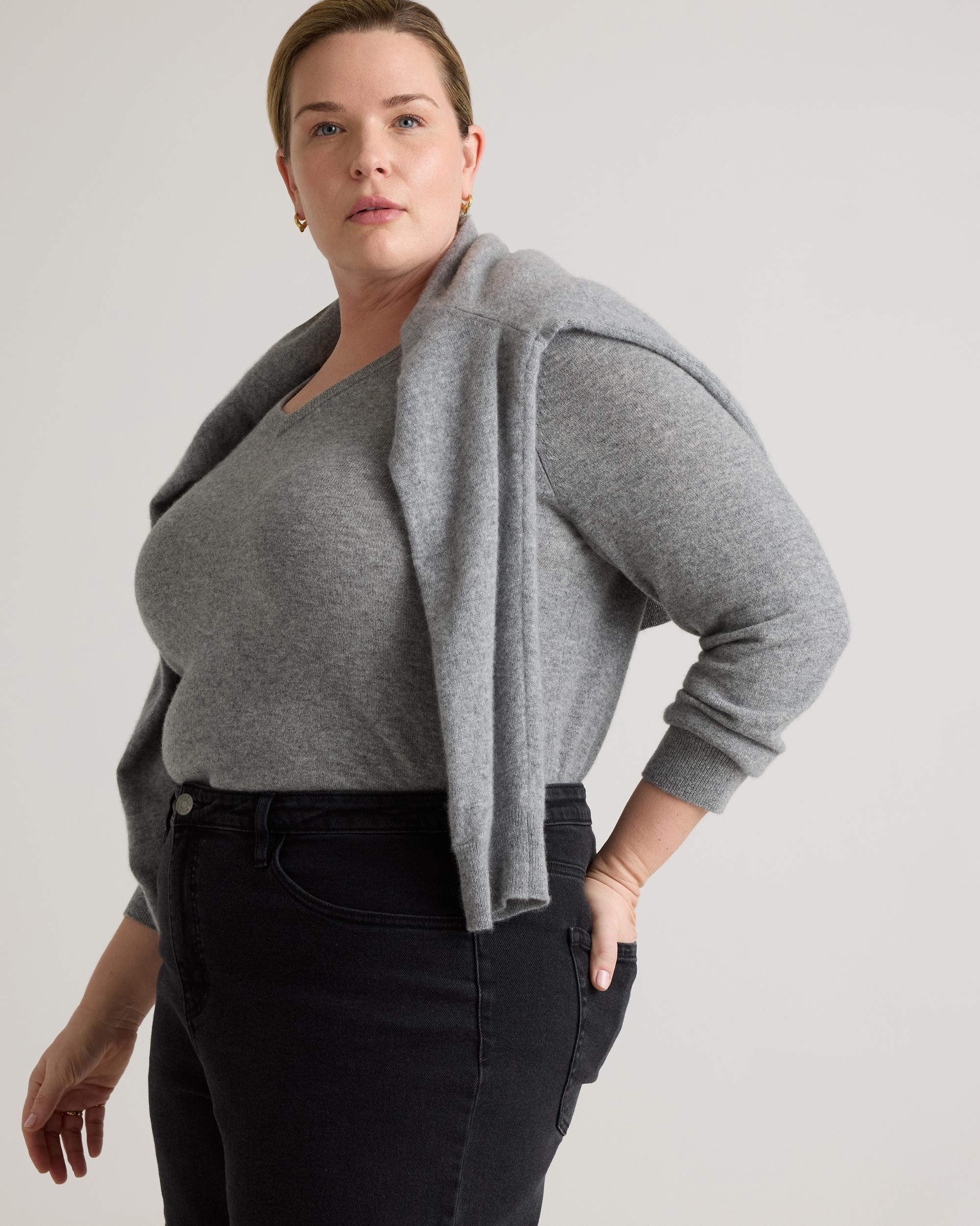 Quince | Women's Mongolian Cashmere V-Neck Sweater Product Image
