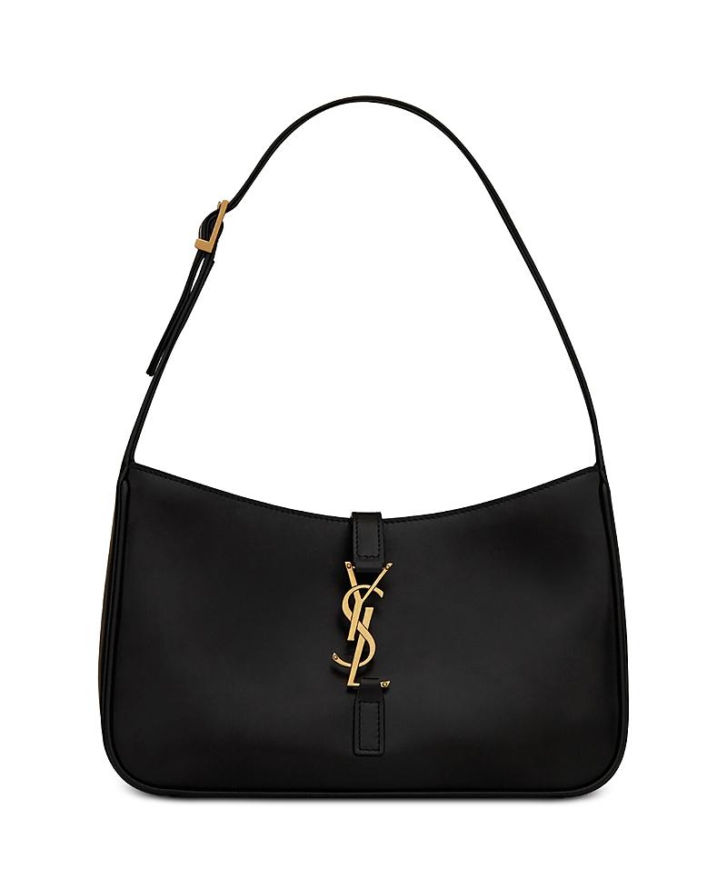 Womens Le 5 7 Shoulder Bag in Patent Leather Product Image