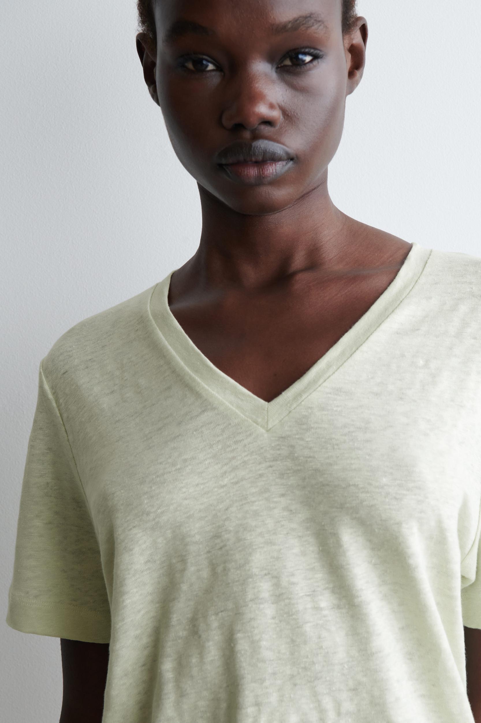 VNECK LINEN TSHIRT Product Image