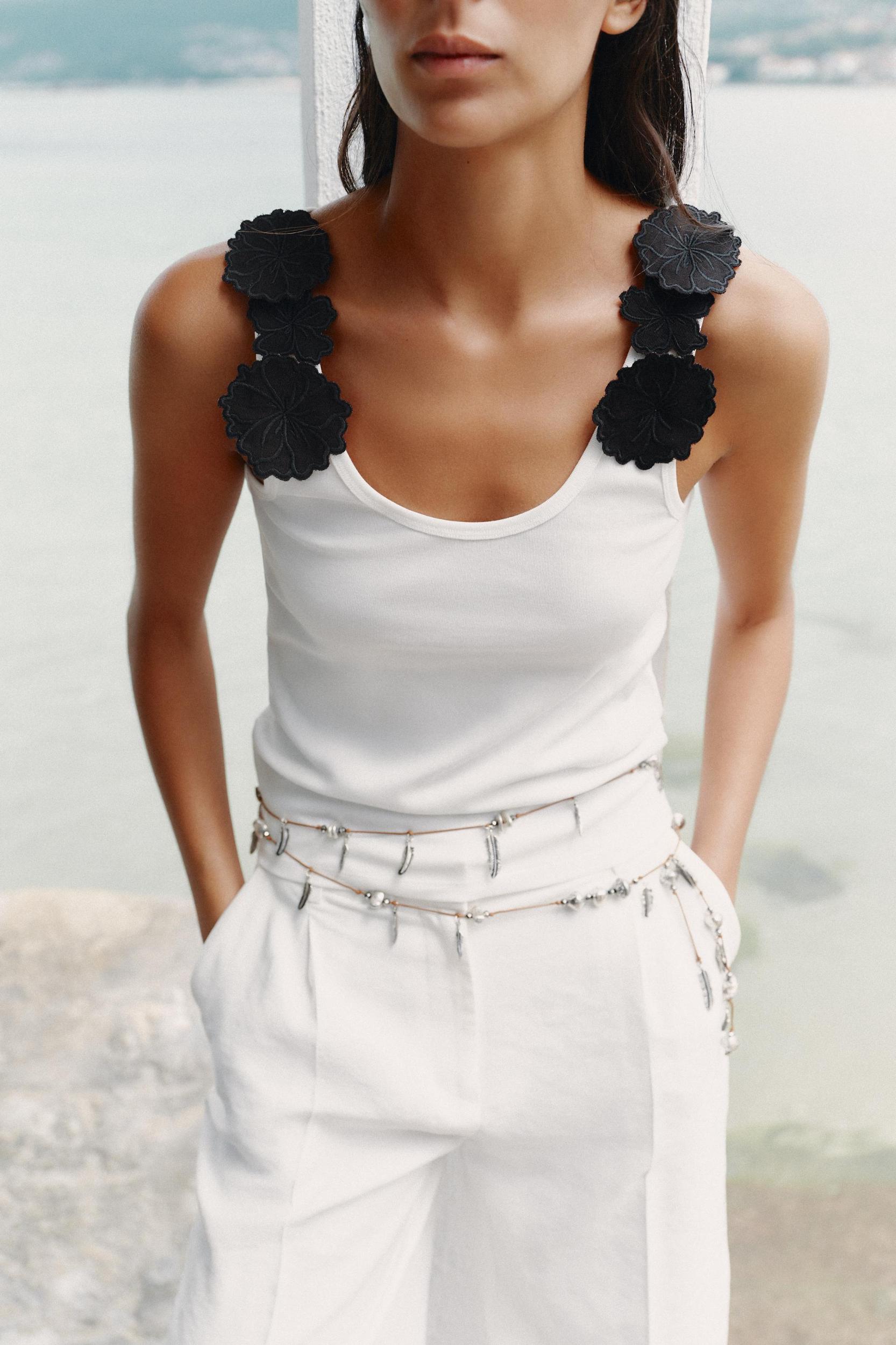 FLORAL APPLIQUÉ TOP Product Image