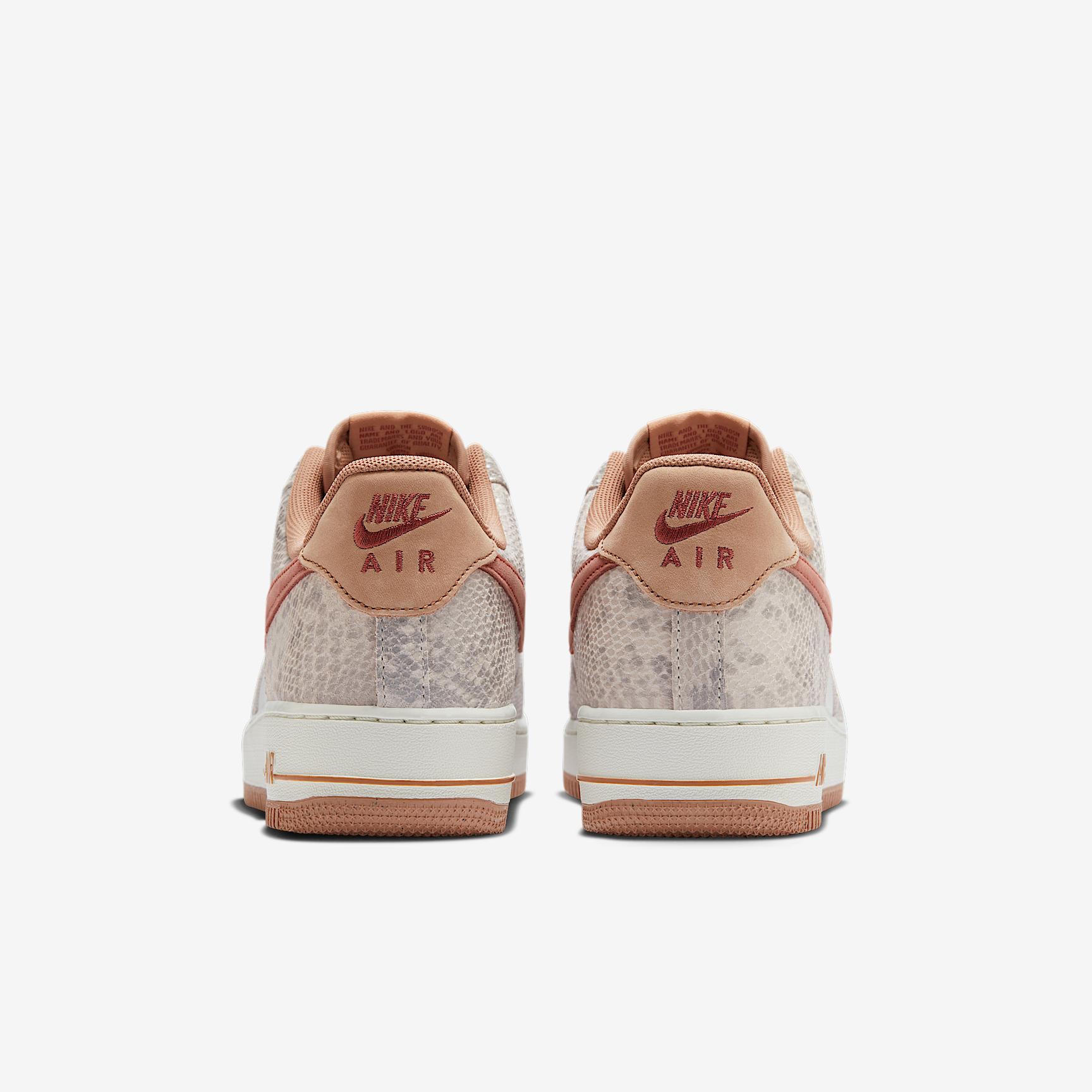 Nike Men's Air Force 1 '07 LV8 Shoes Product Image