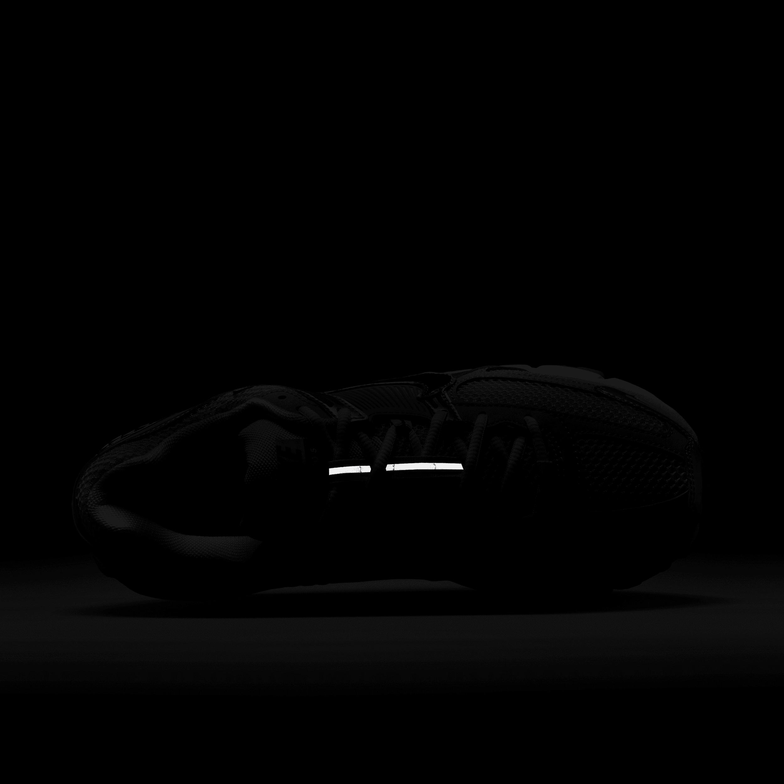 Nike Men's Zoom Vomero 5 Shoes Product Image