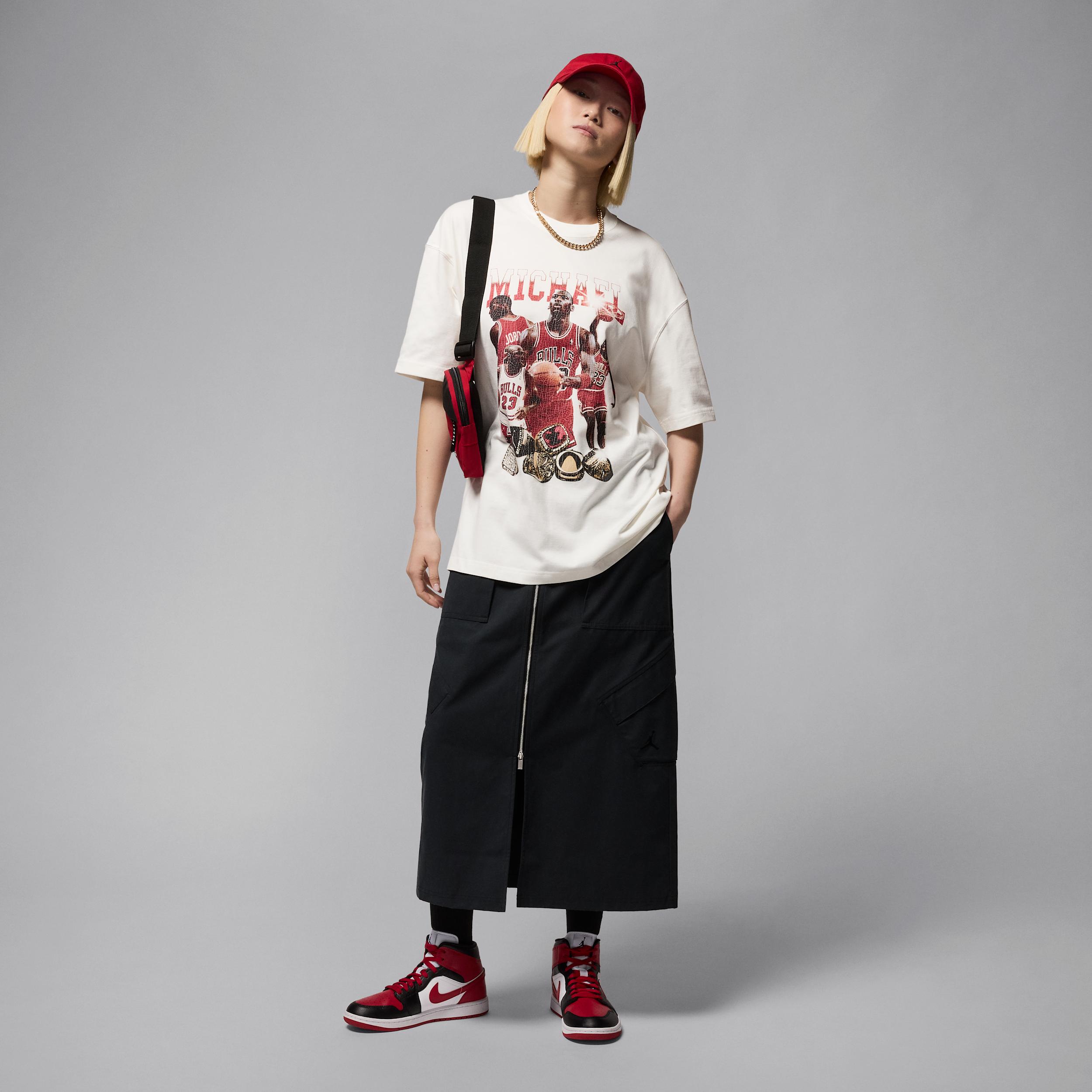 Womens Jordan Oversized Short-Sleeve Graphic T-Shirt | HJ0190-133 Product Image
