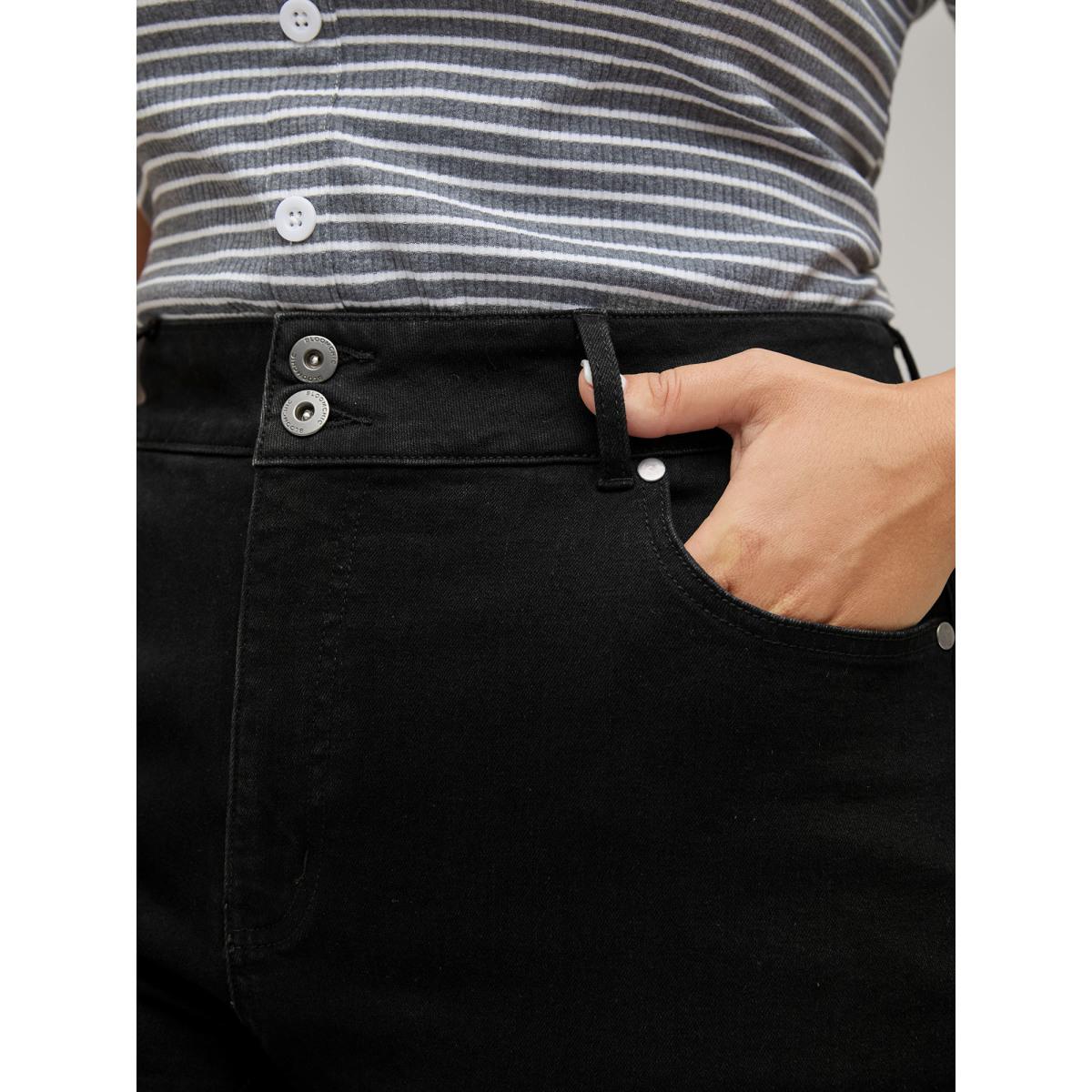 Plus Size Classic Skinny-Fit Denim Shorts Women Denimblack Medium stretch Casual Slanted pocket Leisure Denim Shorts BloomChic 12/L Product Image