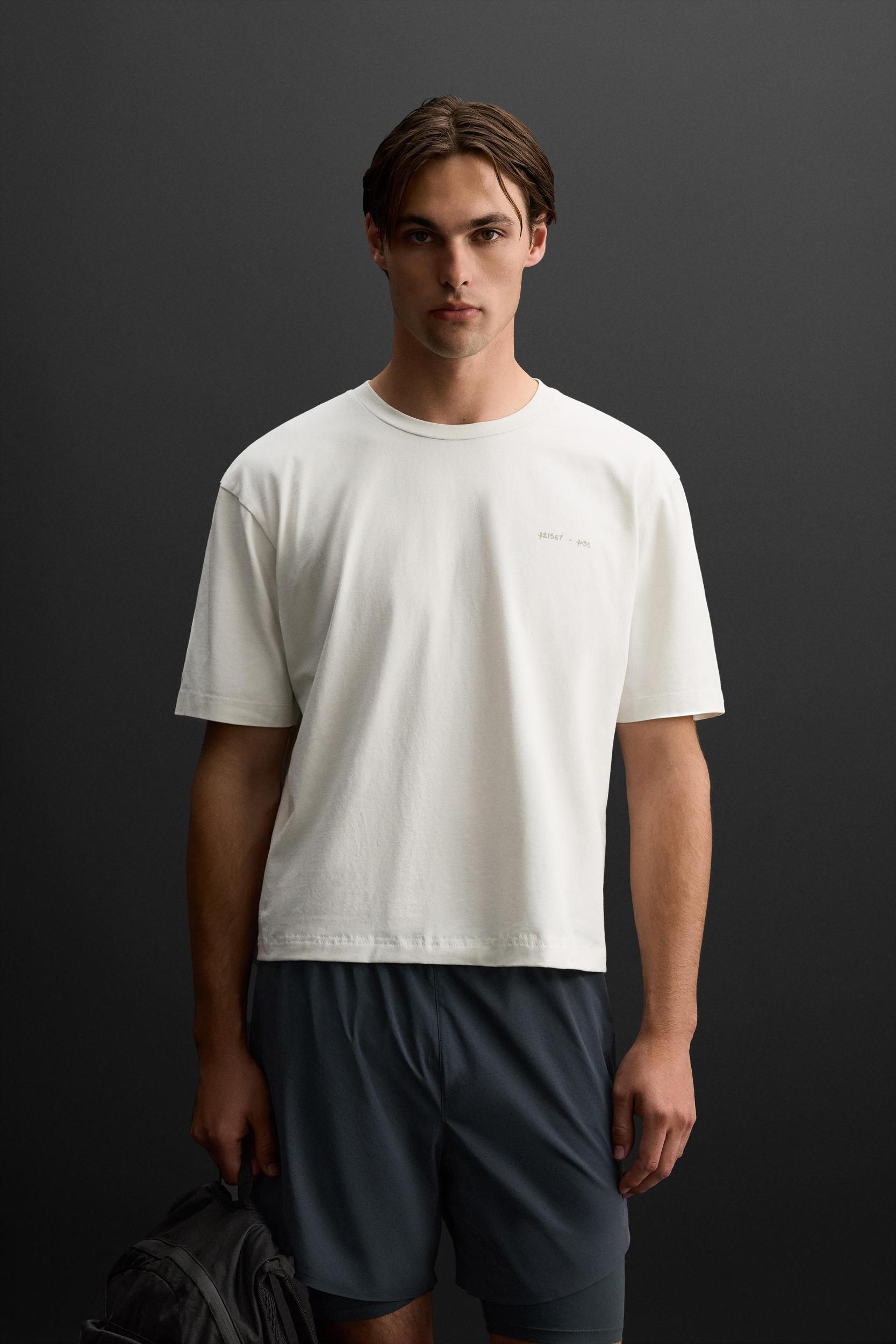 GRAPHIC PRINT T-SHIRT Product Image