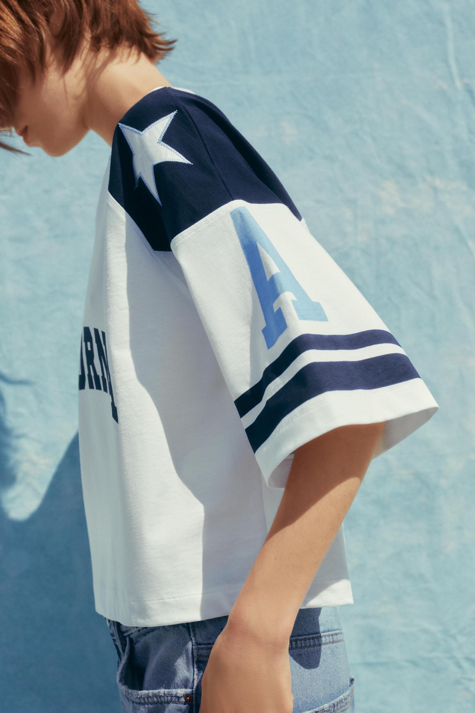 PRINTED ELBOW SLEEVE T-SHIRT Product Image