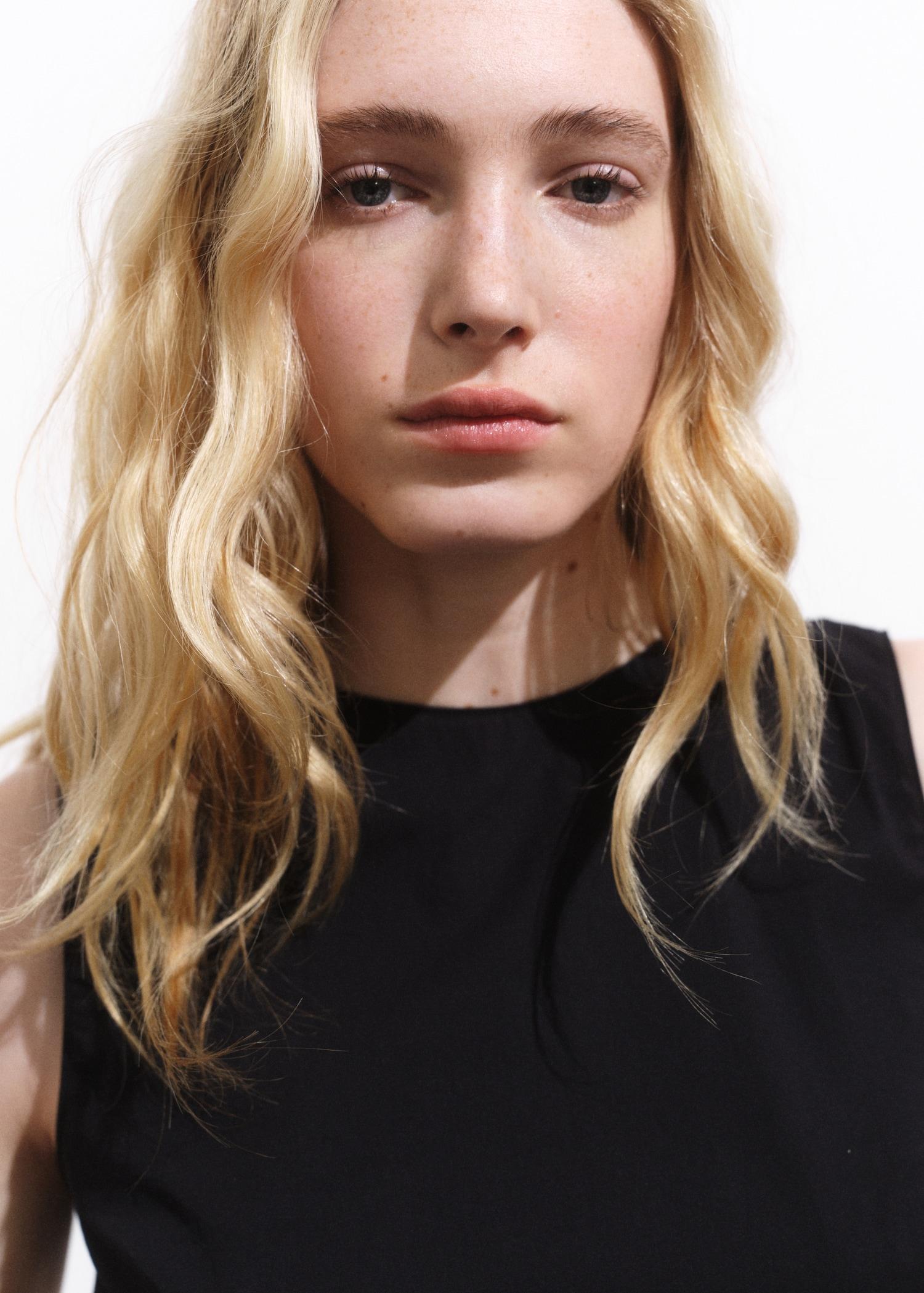 Crop top with bow on the back - Women | MANGO USA Product Image