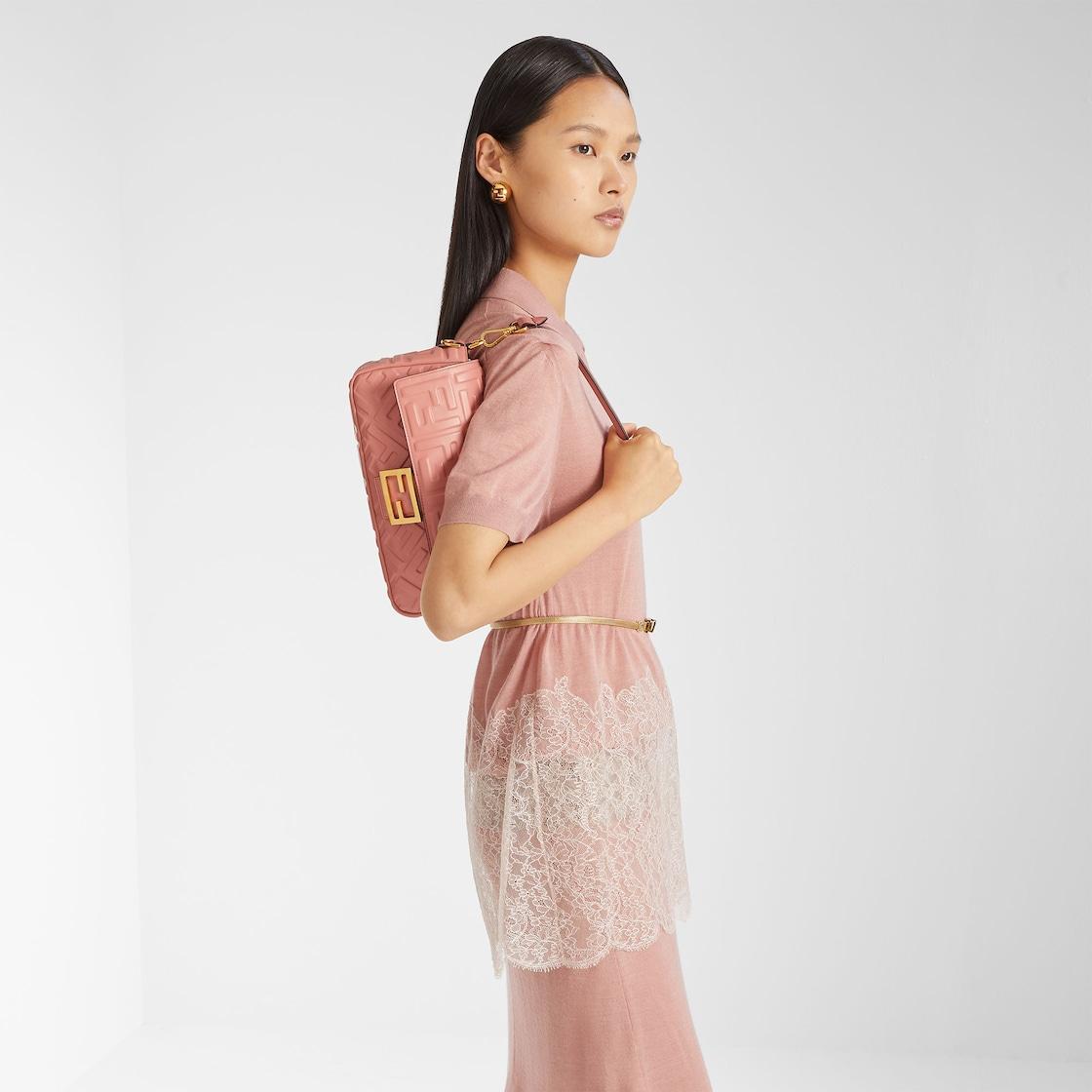 BaguettePink leather bag Product Image