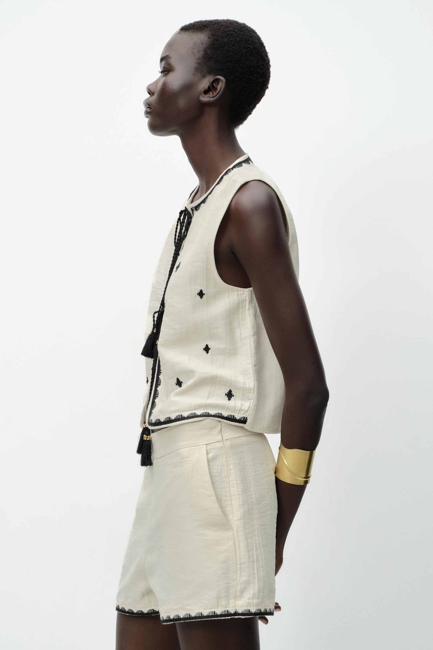 EMBROIDERED SHORTS Product Image