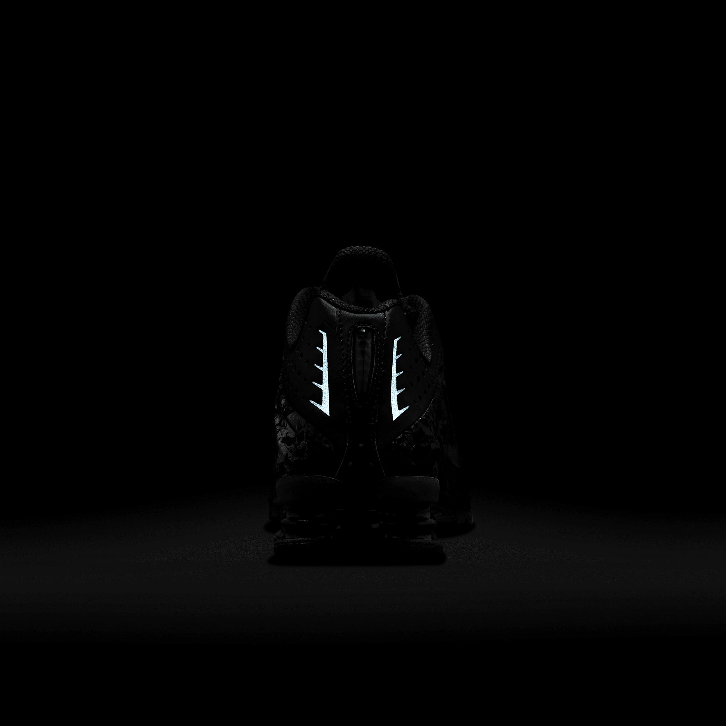 Nike Womens Shox R4 Shoes | HV0934-002 Product Image