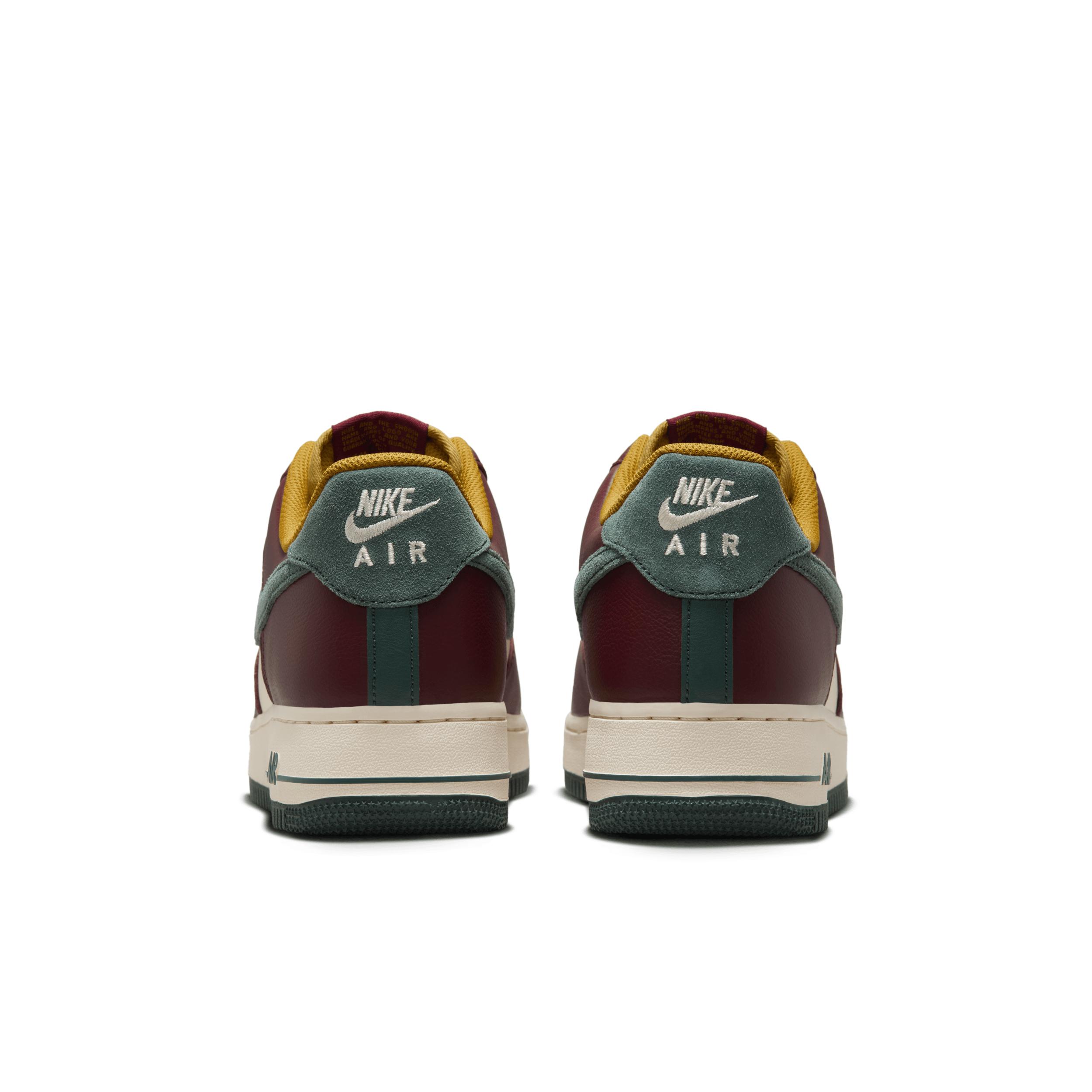 Nike Men's Air Force 1 '07 LV Shoes Product Image