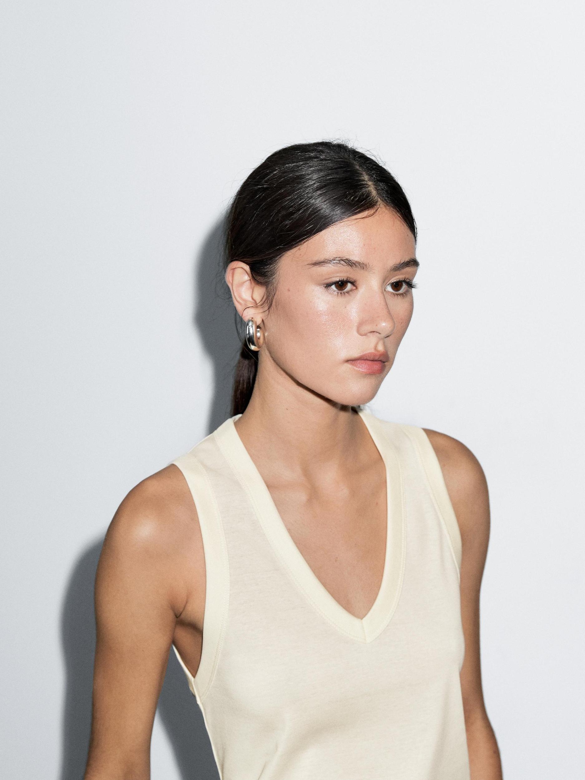 Mercerised cotton V-neck T-shirt Product Image