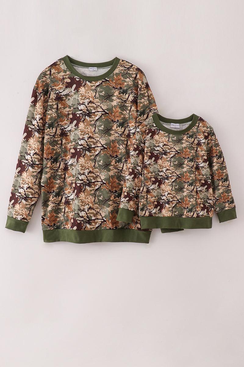 Camo leave dad&me sweatshirt Product Image