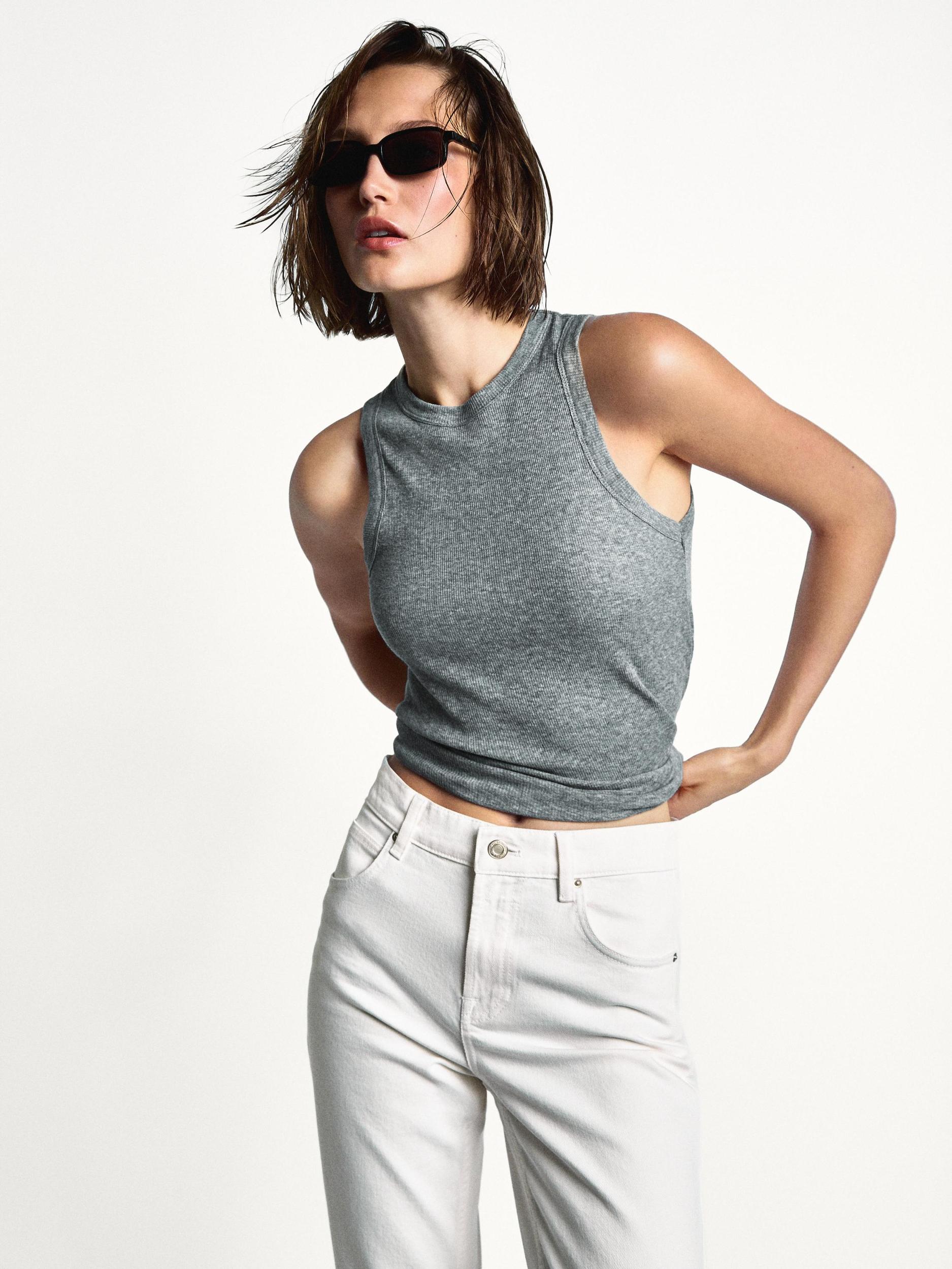 Mid-rise slim fit jeans Product Image