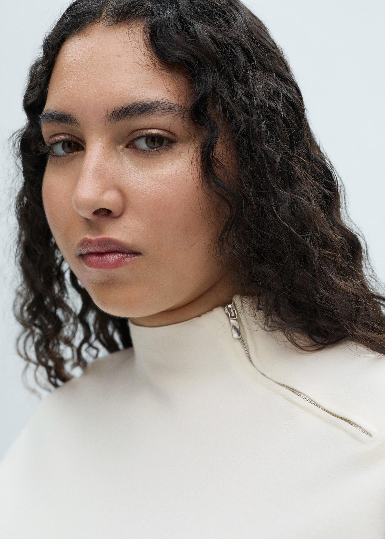 Perkins-neck sweater with zip - Women | MANGO USA Product Image