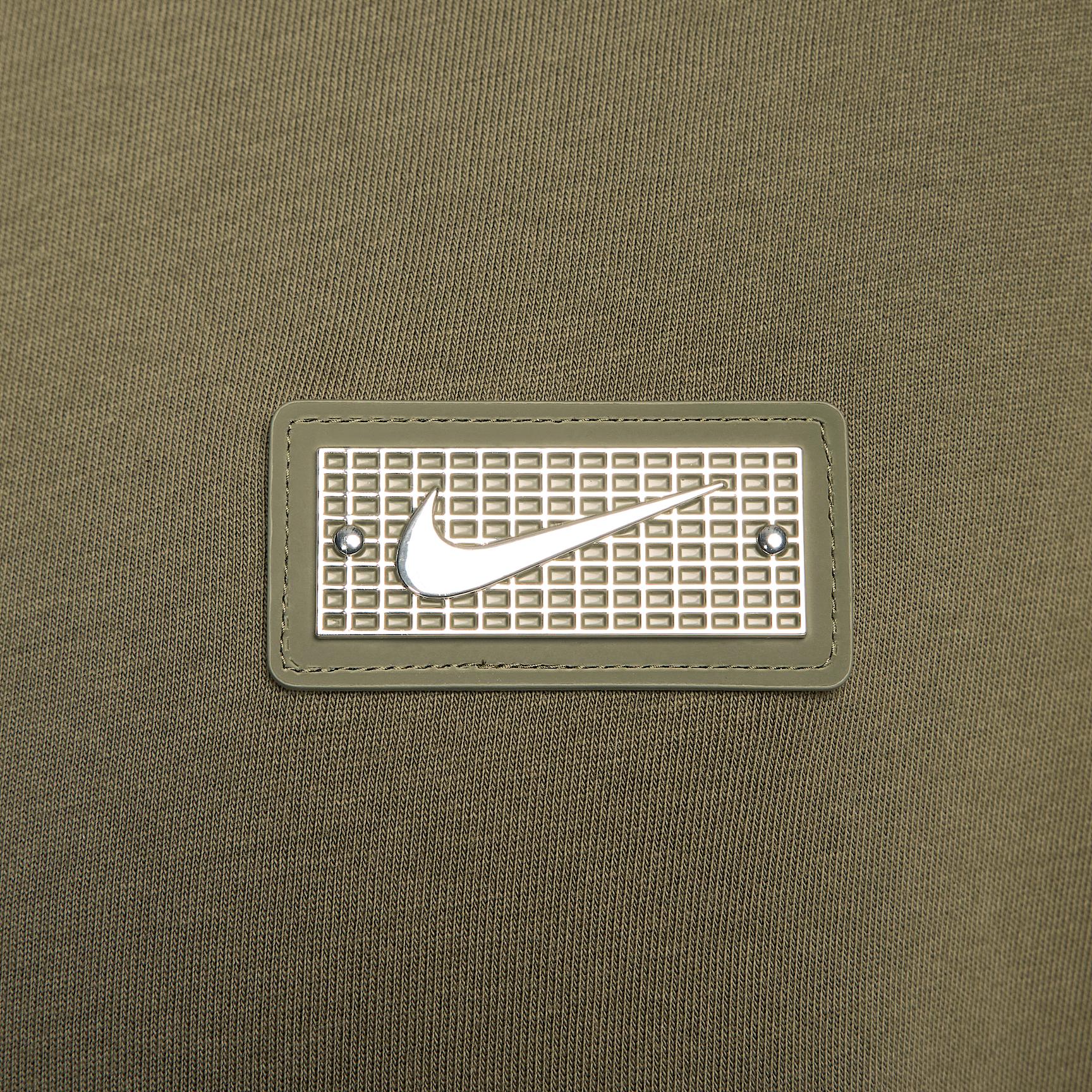 Nike Men's Devin Booker Long-Sleeve Basketball T-Shirt Product Image