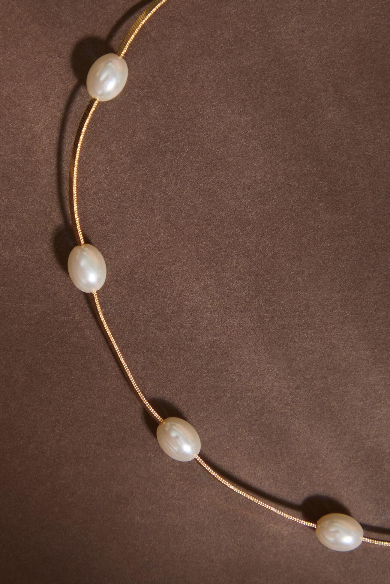Station Pearl Choker Product Image