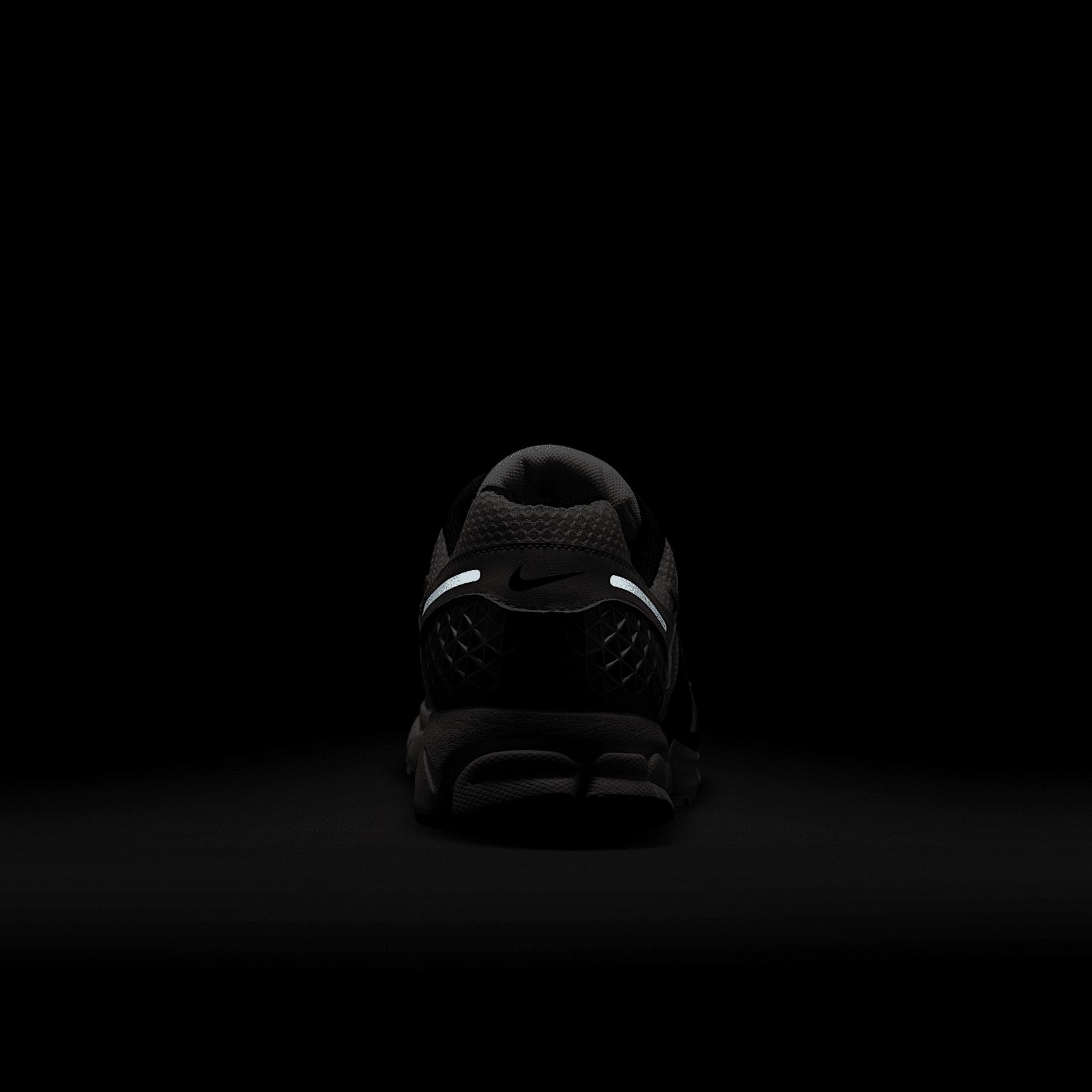 Nike Men's Zoom Vomero 5 Shoes Product Image