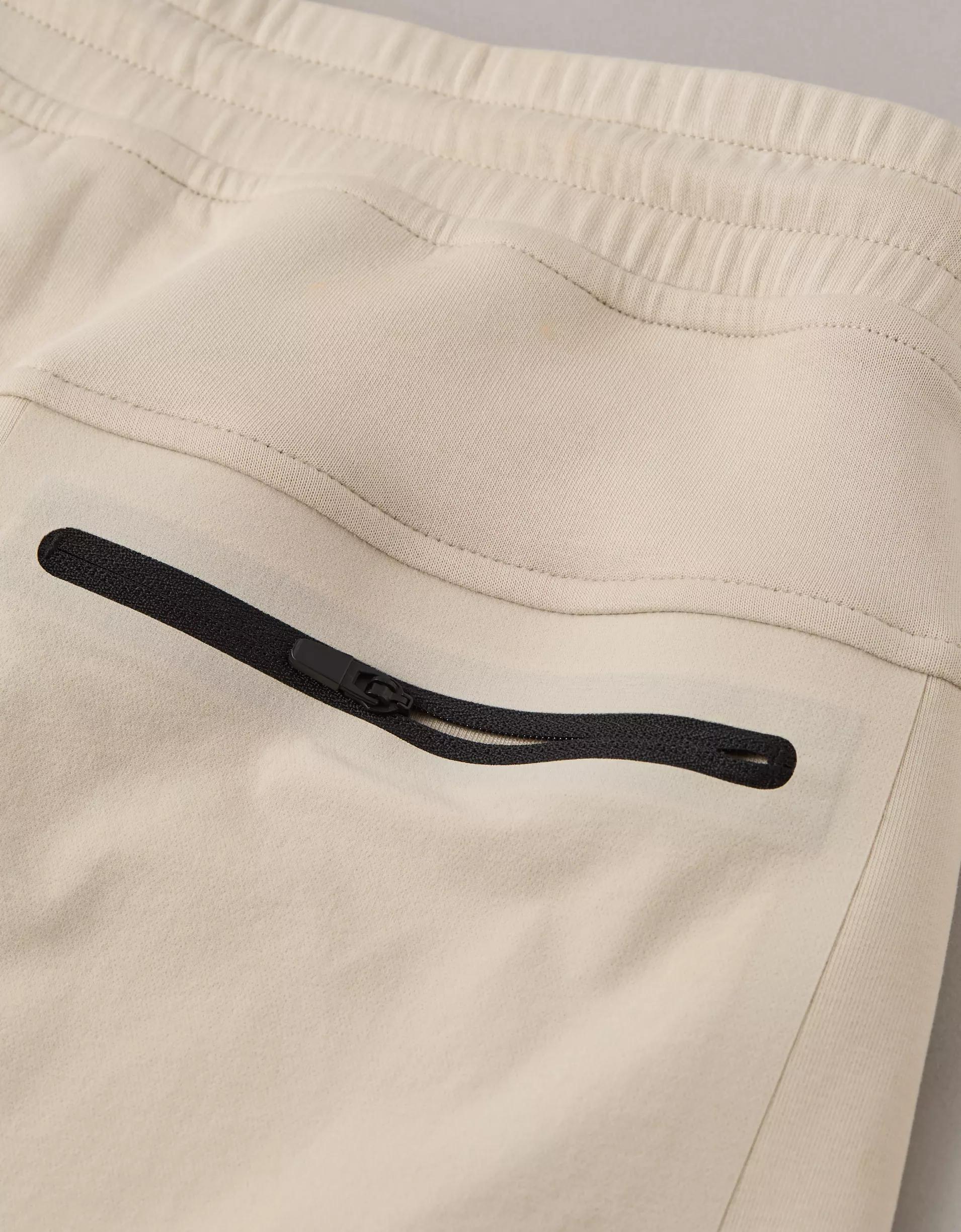 AE 24/7 Tech Fleece Jogger Product Image