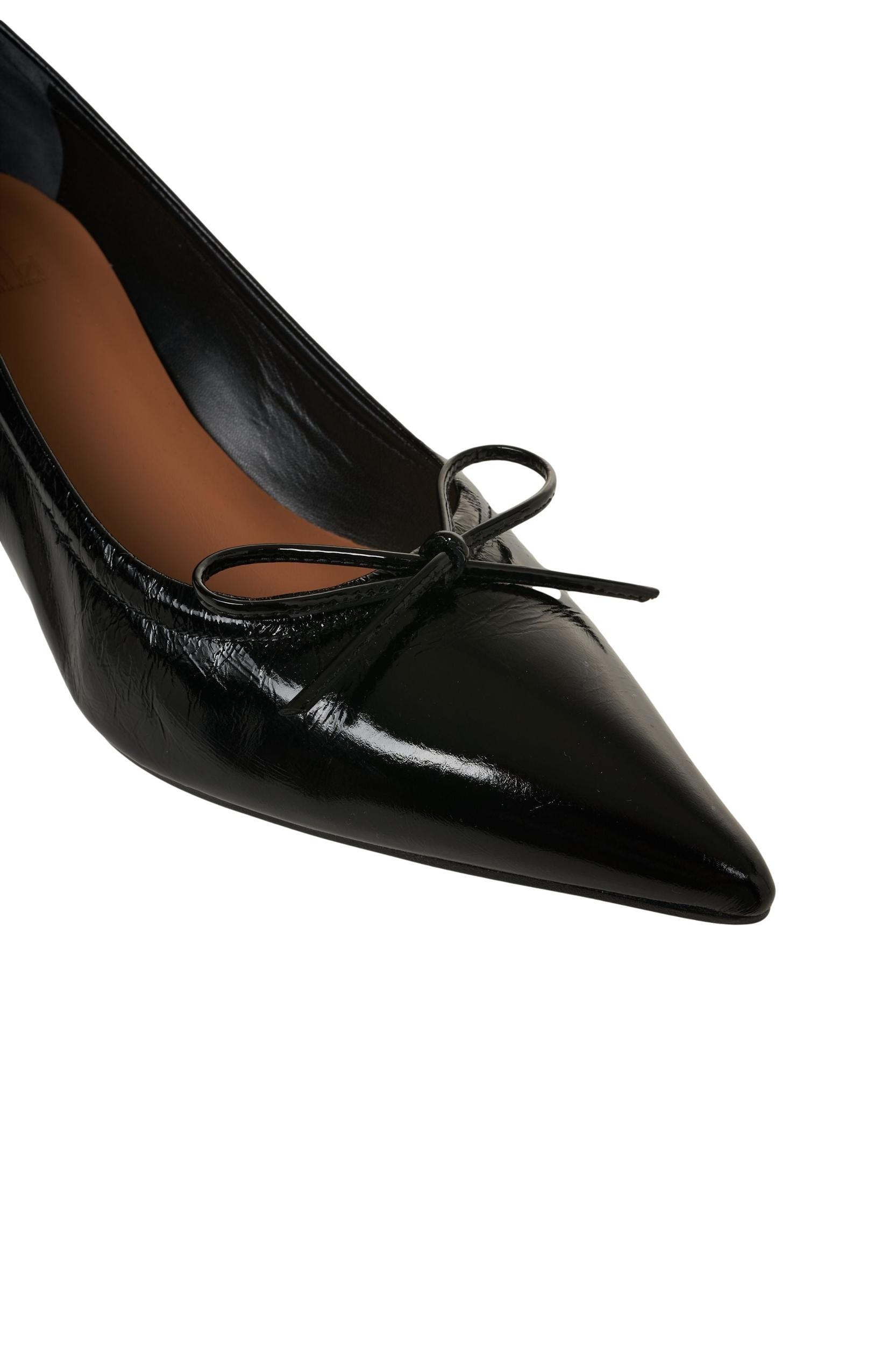 Patent leather pumps Product Image