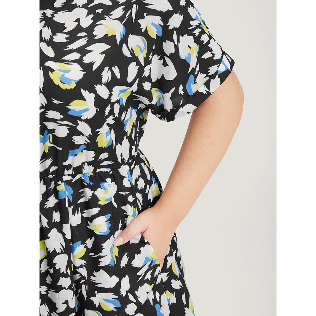 Plus Size Floral Print Pocket Round Neck Flutter Hem Dress Black Women Elegant Ruffles Round Neck Short sleeve Curvy Midi Dress BloomChic 22-24/3X Product Image