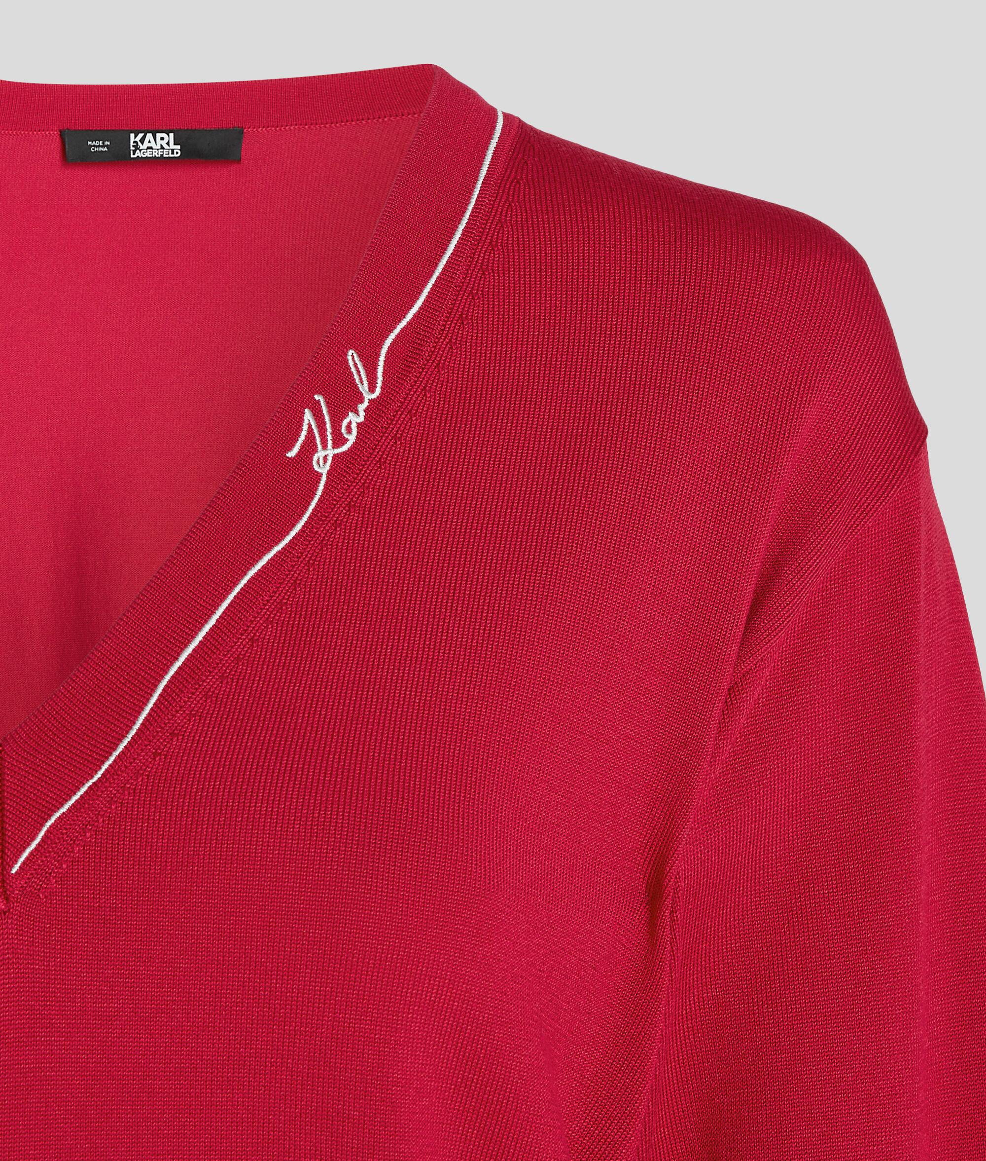 SIGNATURE V-NECK SWEATER Product Image