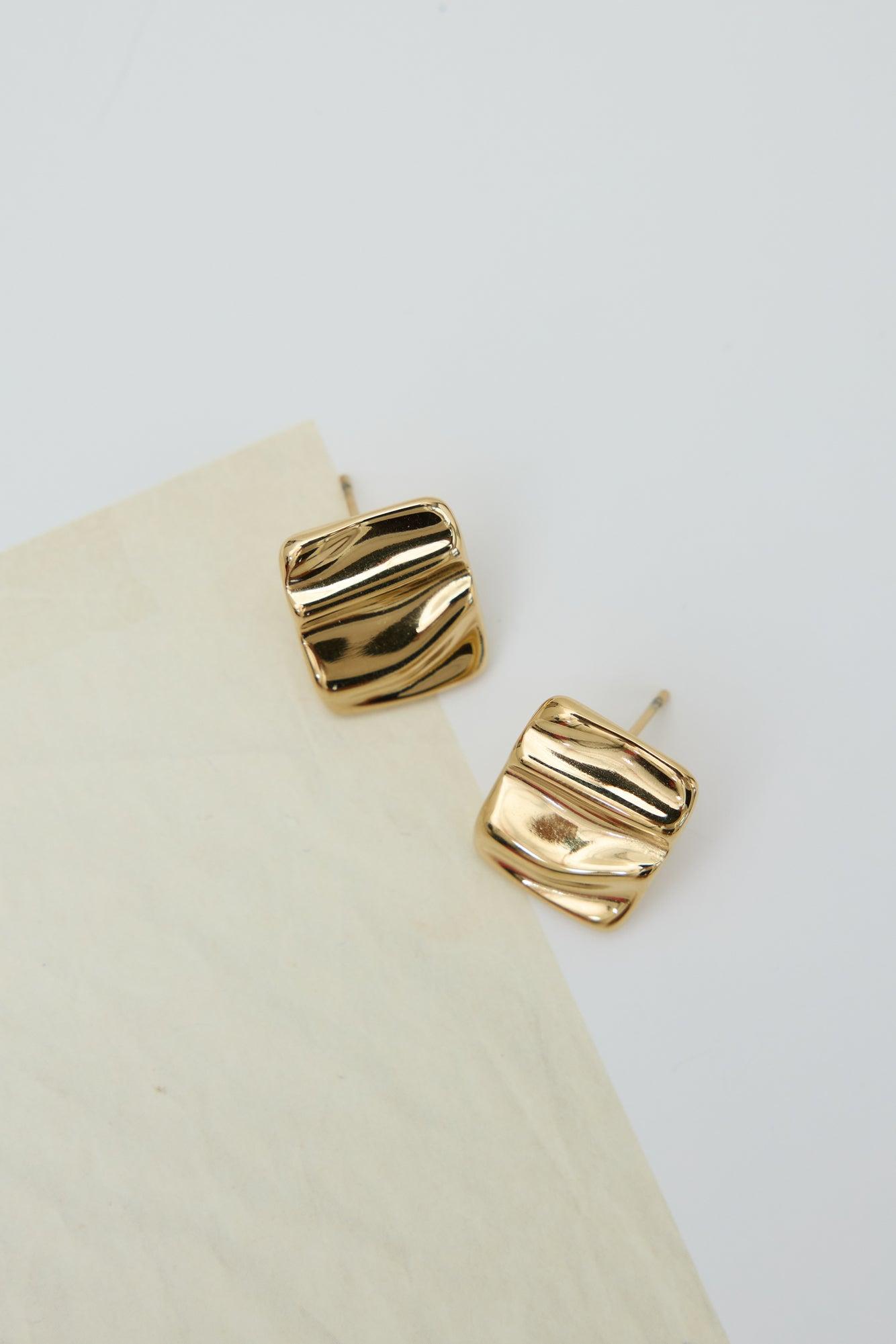 Lisa Earrings Gold Product Image