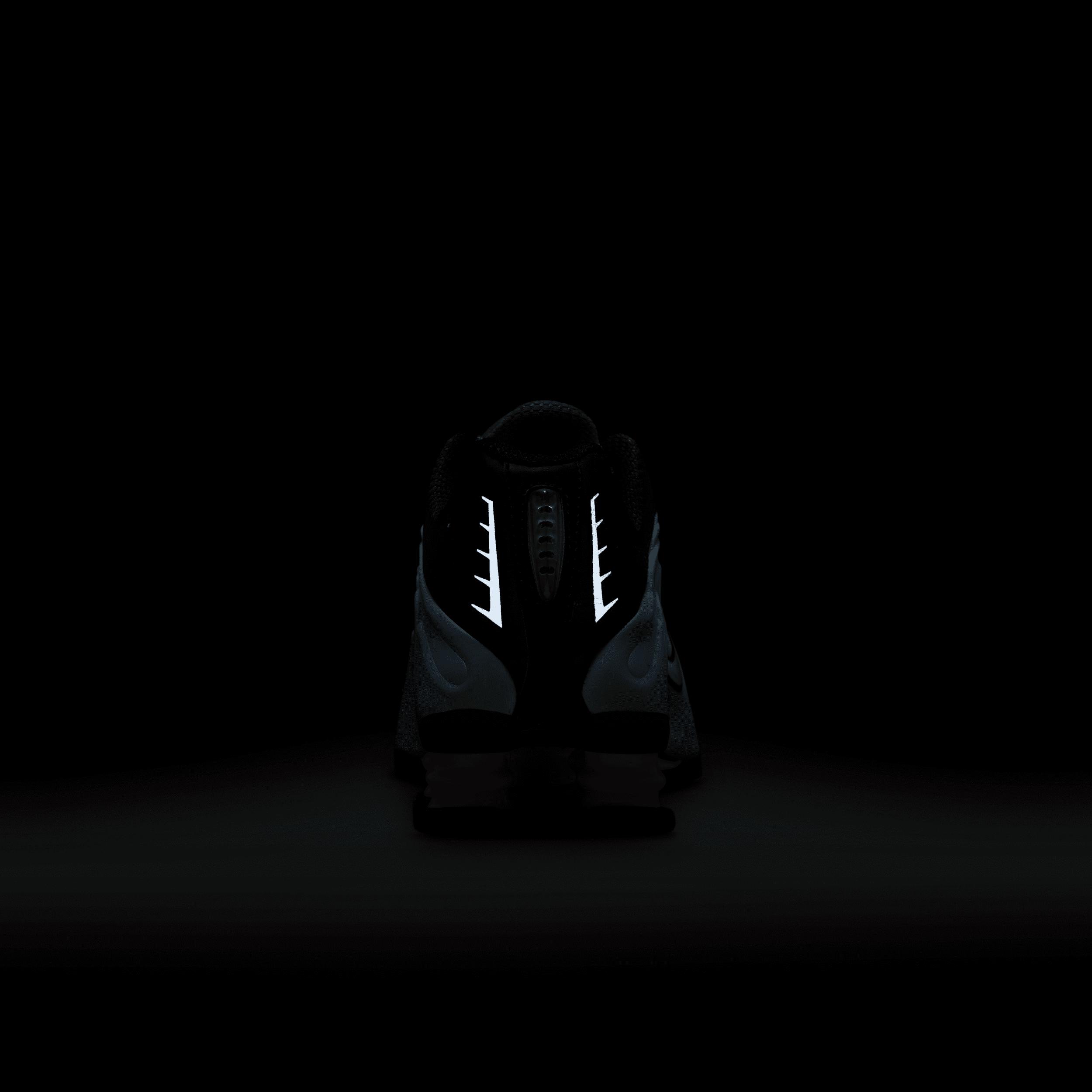 Nike Women's Shox R4 Shoes Product Image