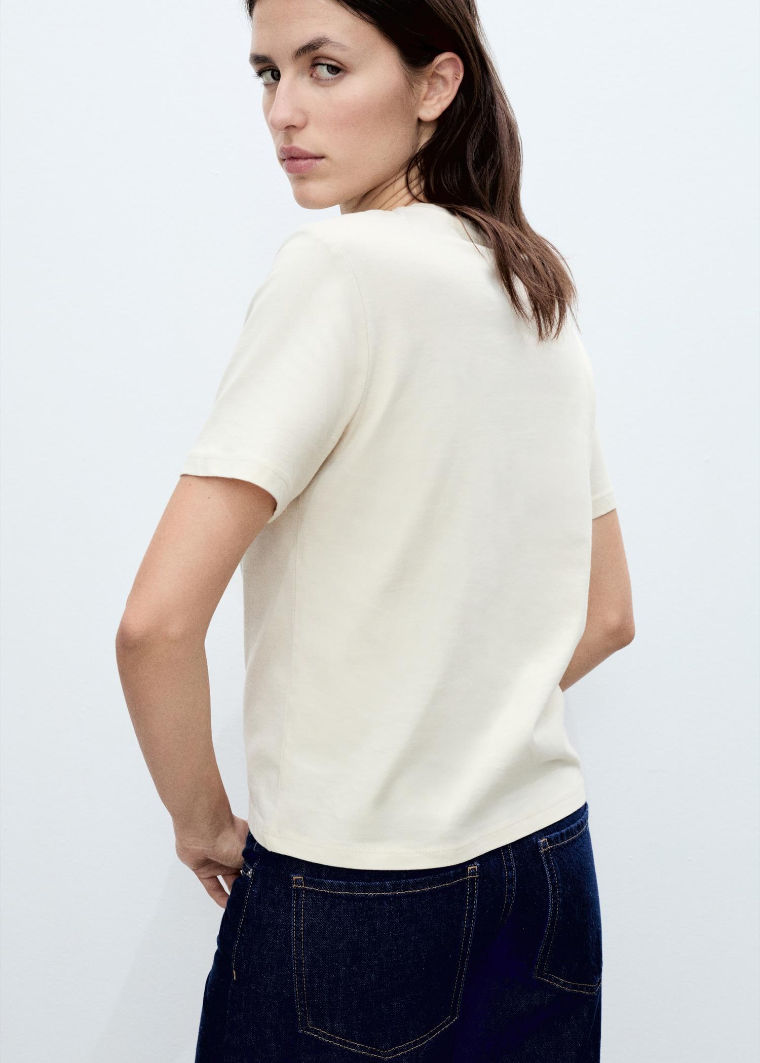 Short-sleeved t-shirt with crochet pocket - Women | MANGO USA Product Image