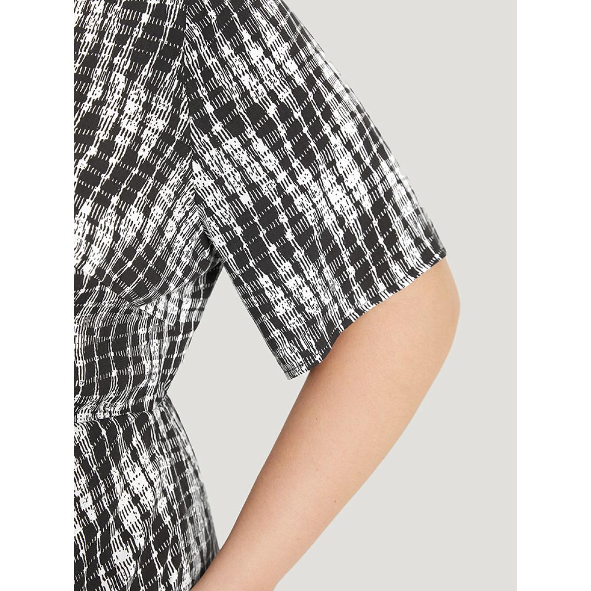 Plus Size Geometric Split Hem Wrap Gathered Drawstring Dress Black Women Elegant Gathered V-neck Short sleeve Curvy Midi Dress BloomChic 22-24/3X Product Image