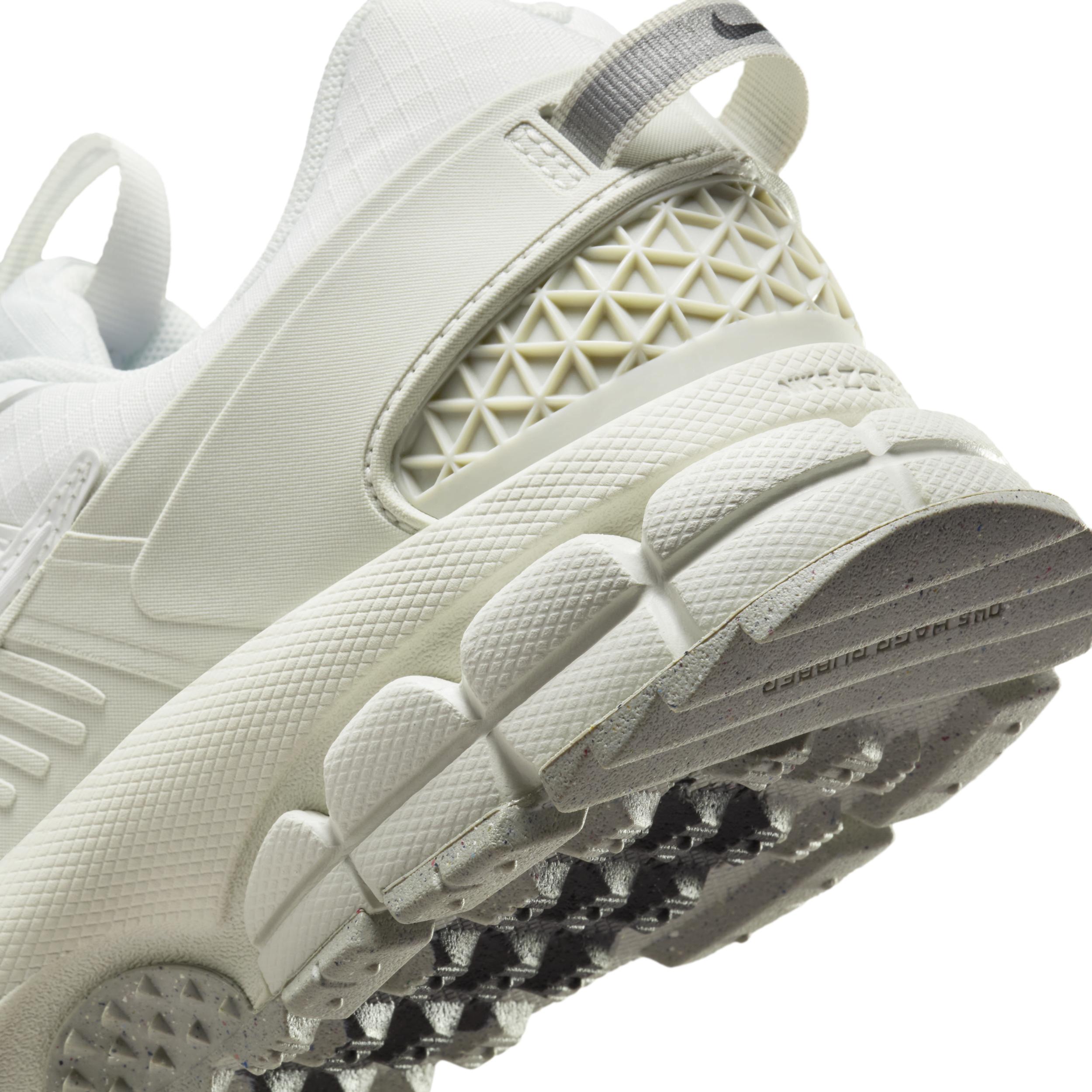 Womens Nike Zoom Vomero Roam Casual Shoes Product Image