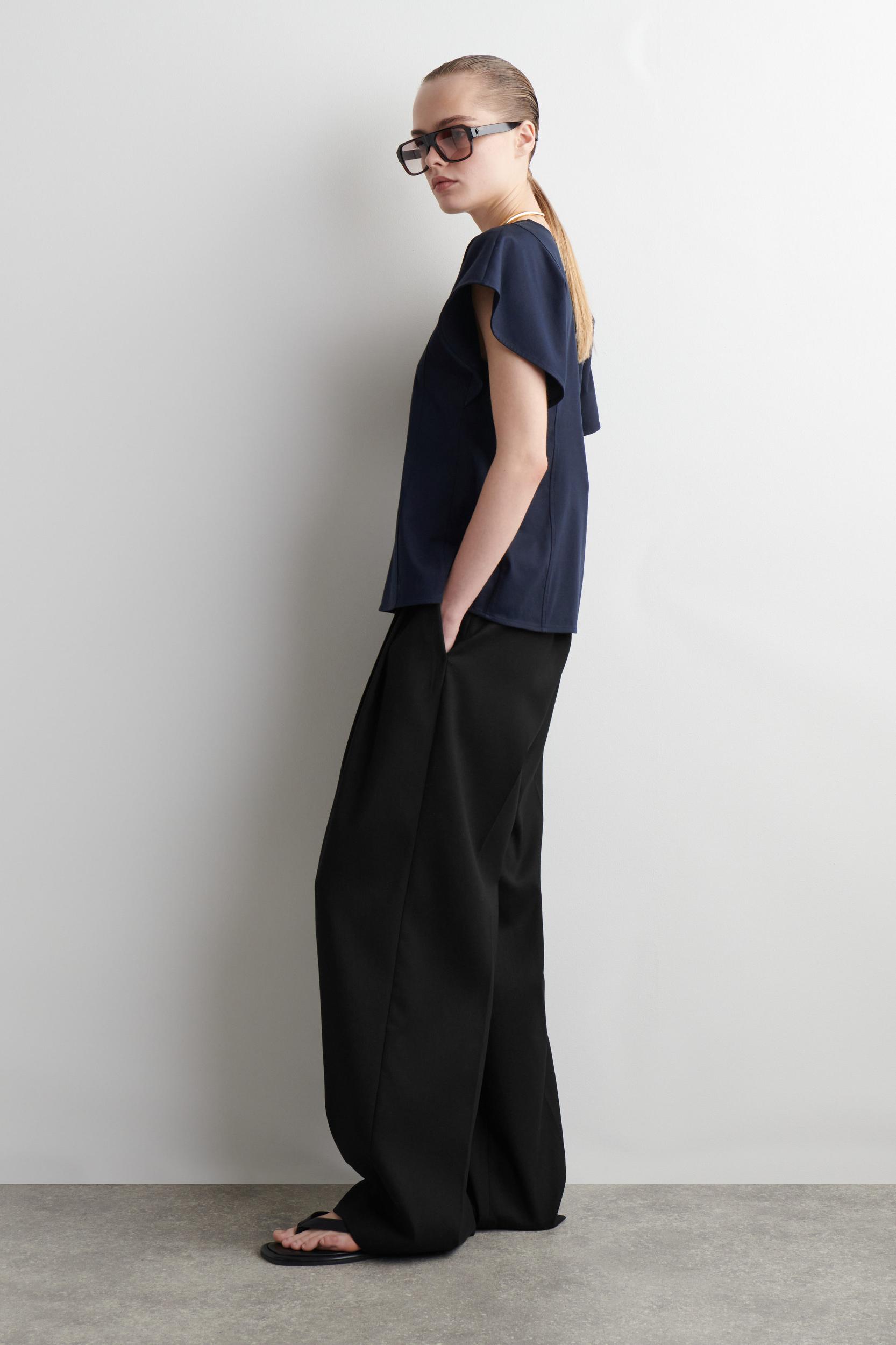 PETAL-SLEEVE COTTON TOP Product Image