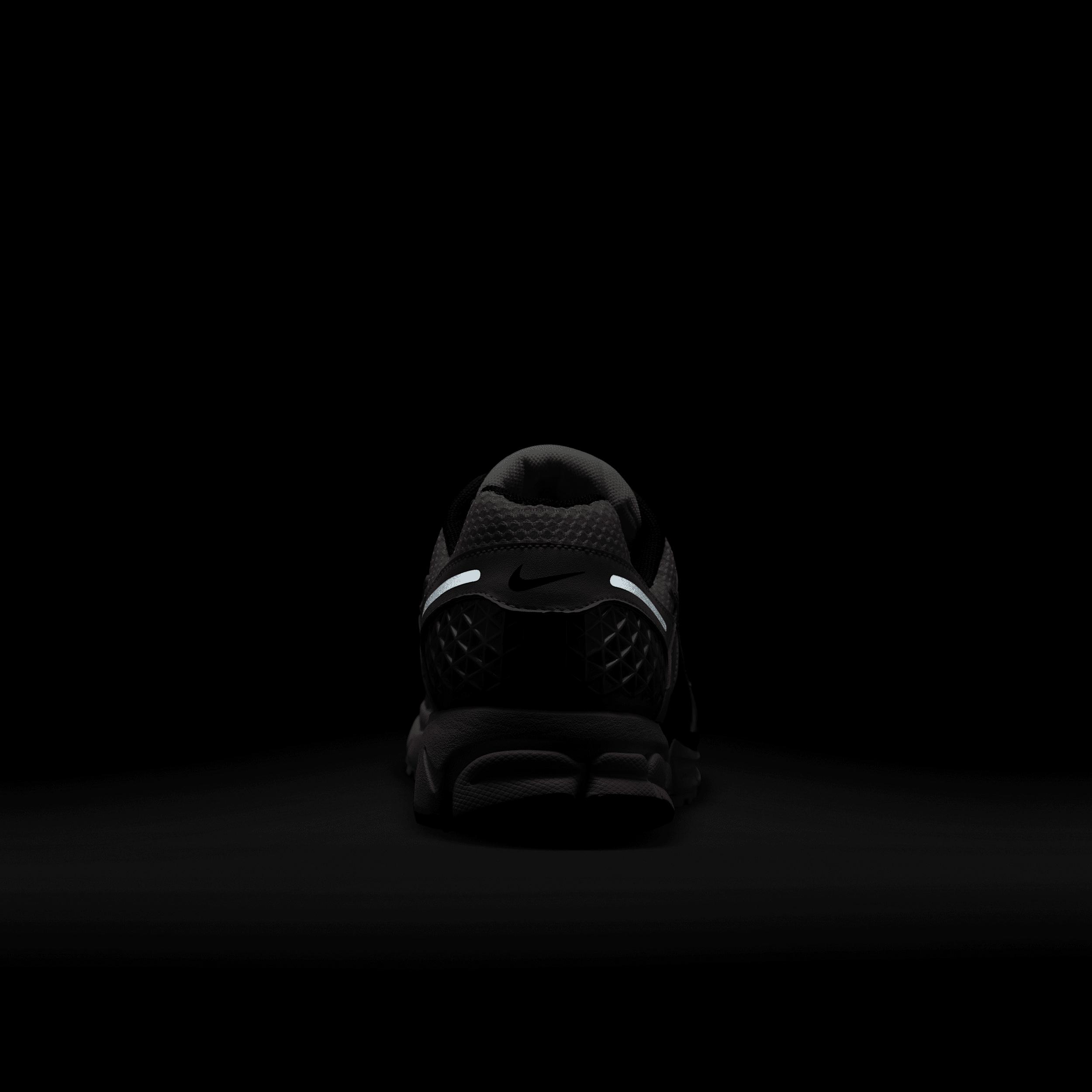 Nike Men's Zoom Vomero 5 Shoes Product Image