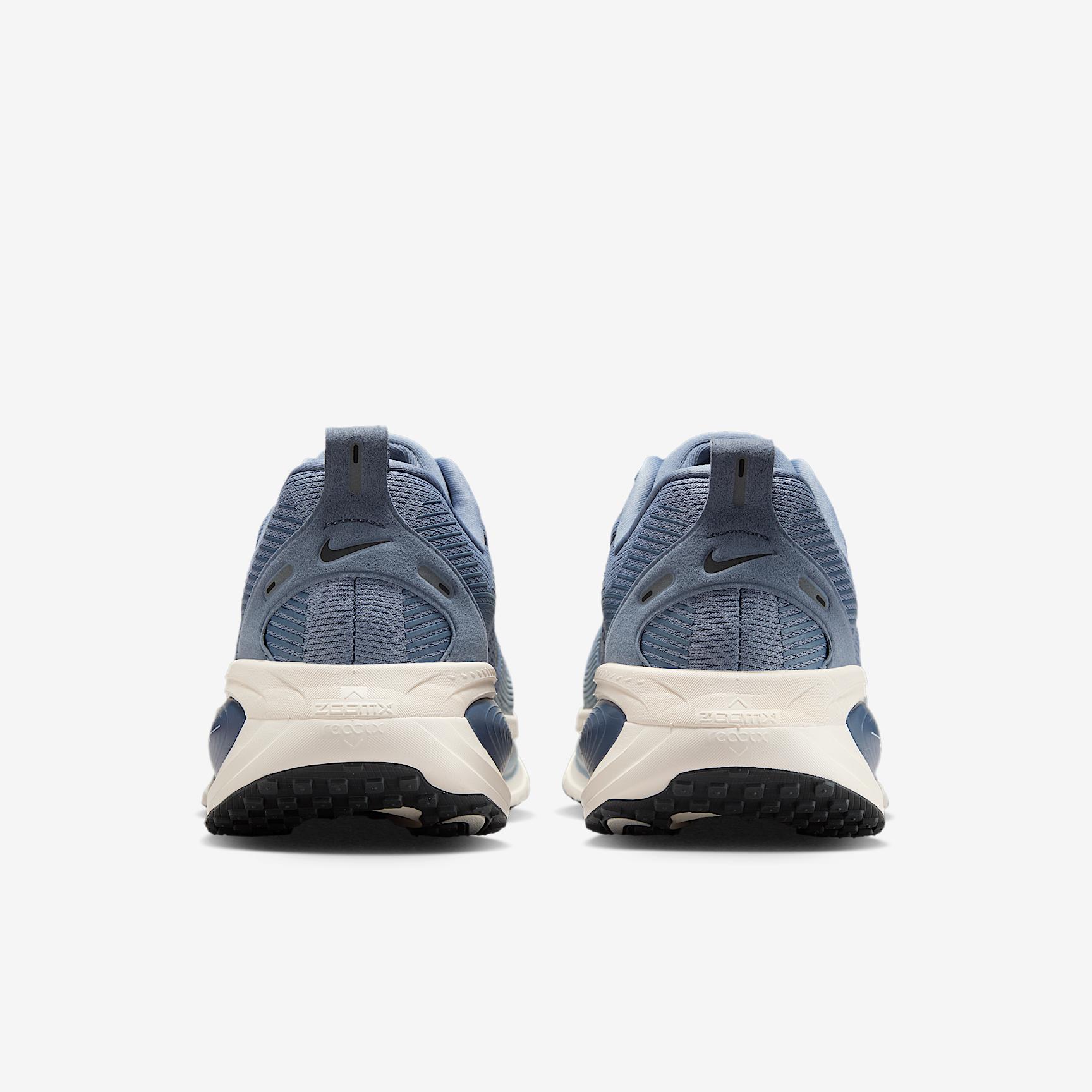 Nike Men's Vomero 18 Road Running Shoes (Extra Wide) Product Image