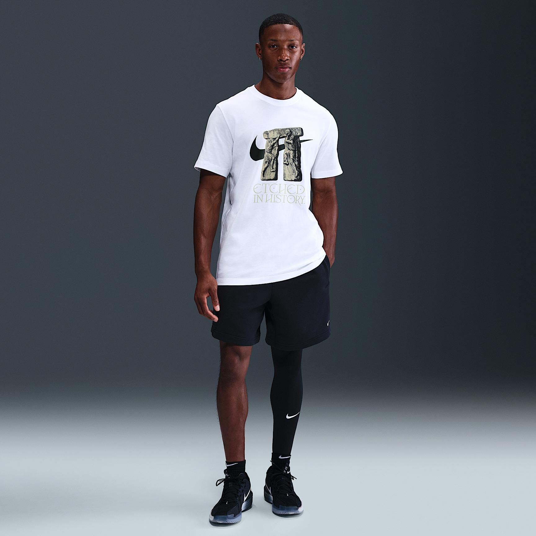 Nike Men's T-Shirt Product Image
