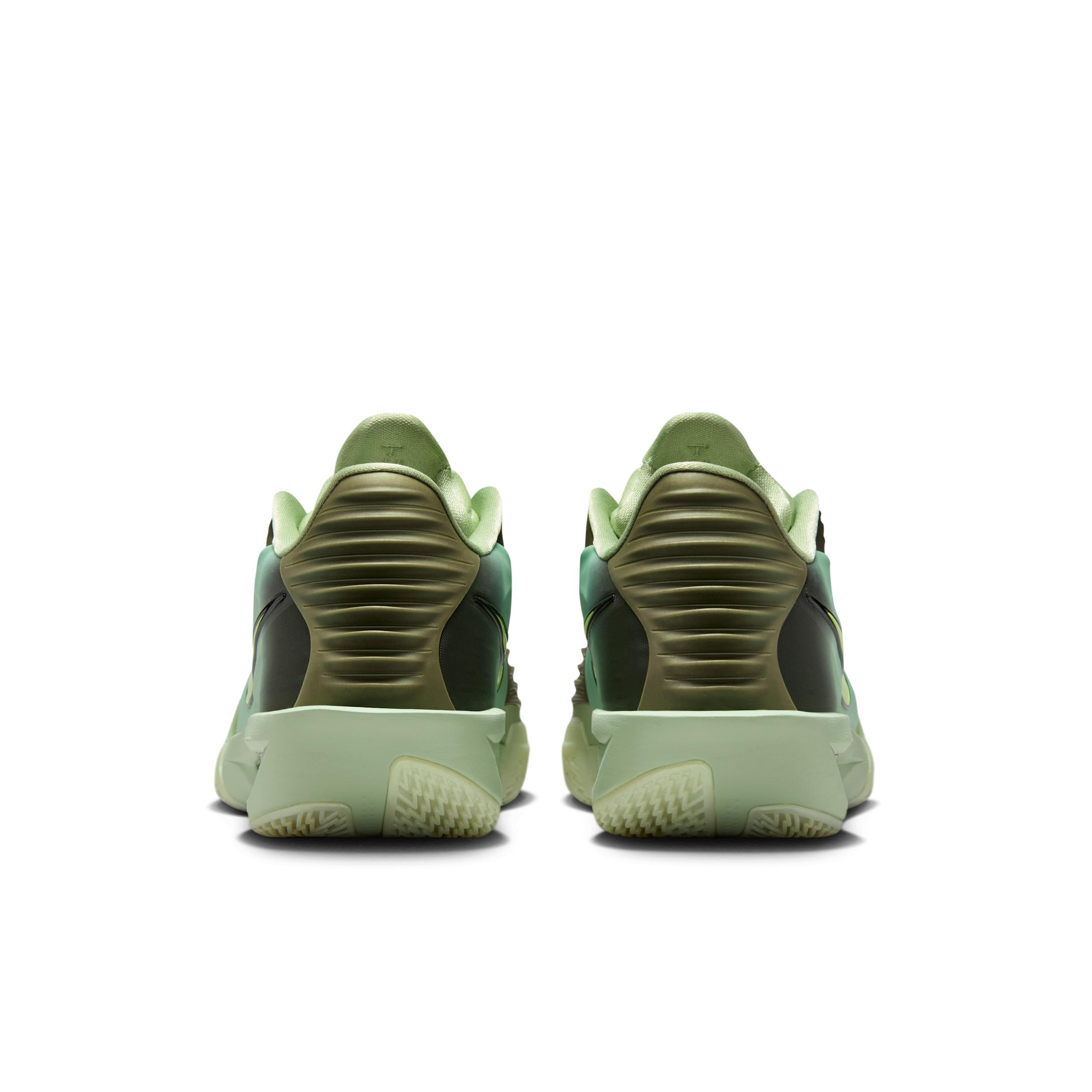 Nike Men's G.T. Cut 3 Turbo Basketball Shoes Product Image