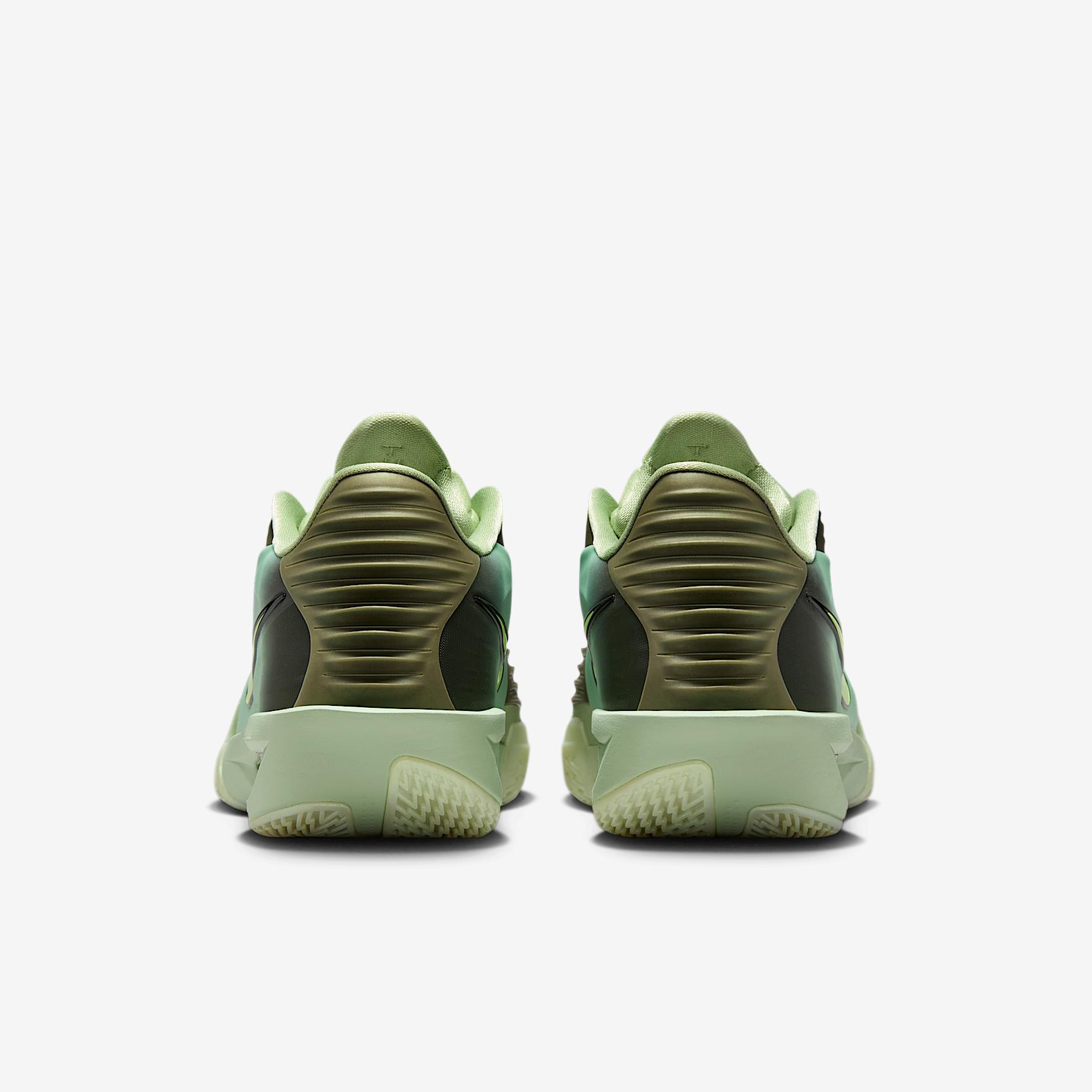 Nike Men's G.T. Cut 3 Turbo Basketball Shoes Product Image