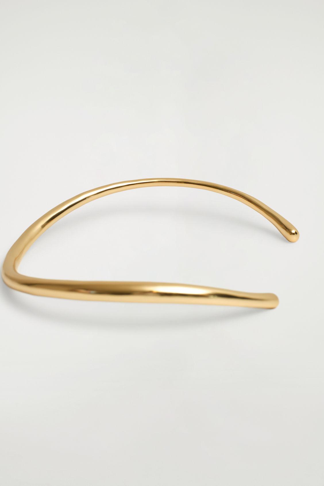 CURVED CUFF NECKLACE Product Image