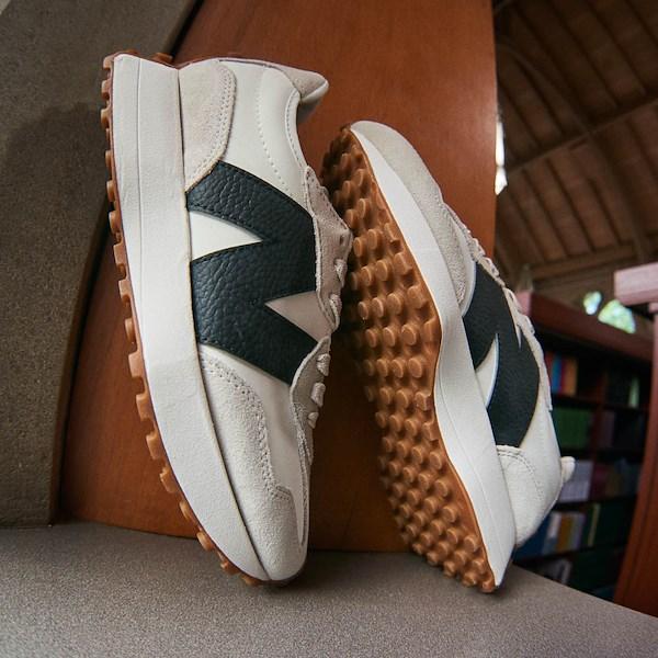 Womens New Balance 327 Athletic Shoe - Moonbeam / Black Product Image