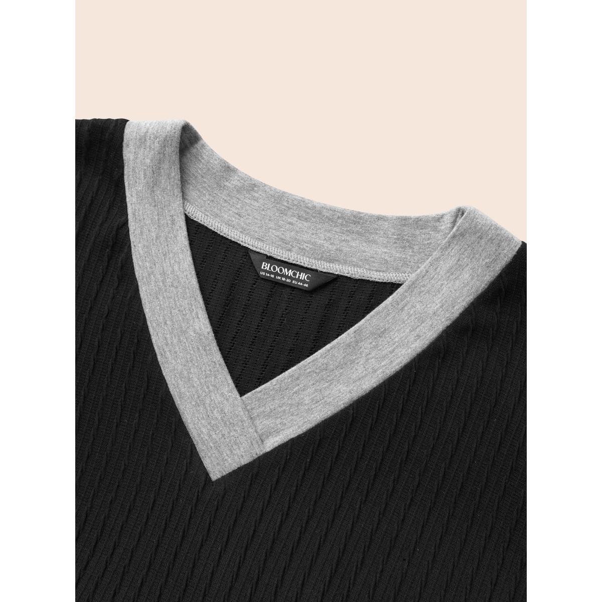 Plus Size Texture Patchwork Contrast V Neck Sweatshirt Women Black Casual Texture Loose V-neck Everyday Sweatshirts BloomChic 26/4X Product Image