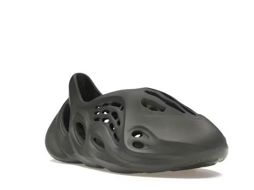 Adidas Yeezy Foam Runner RNNR "Carbon" Product Image