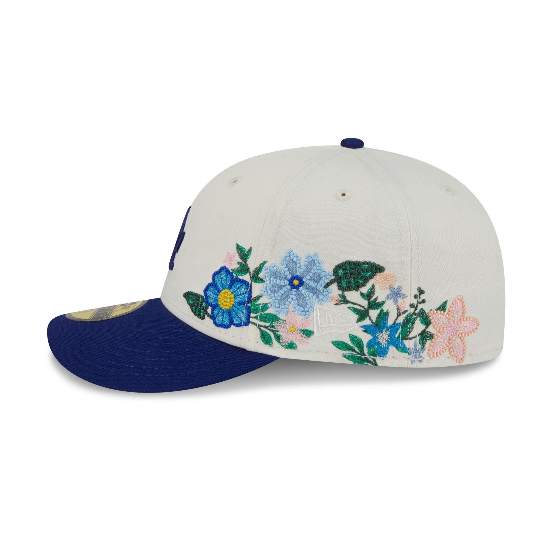 New York Knicks Tonal Florals White 59FIFTY Fitted Hat Male Product Image