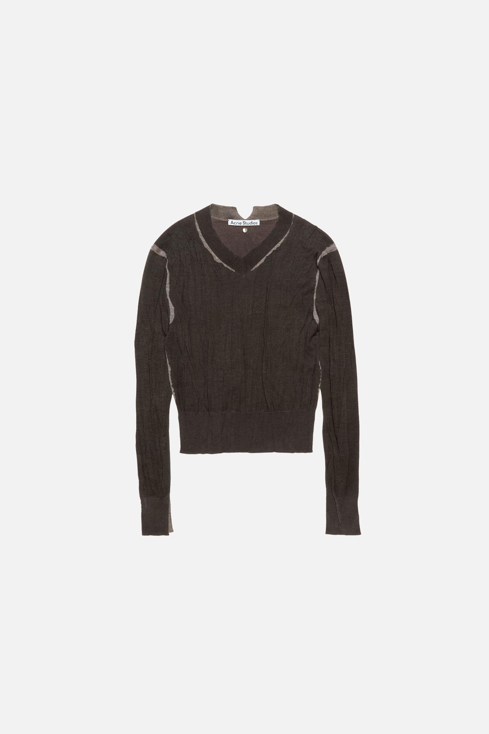 Wrinkled v-neck sweater Product Image