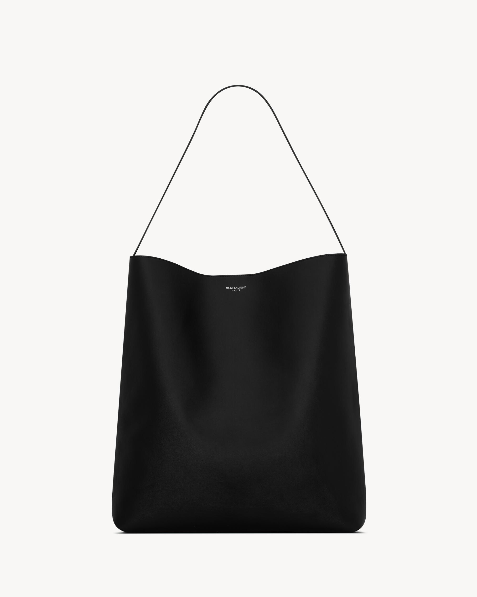 BOLD hobo bag in smooth leather Product Image