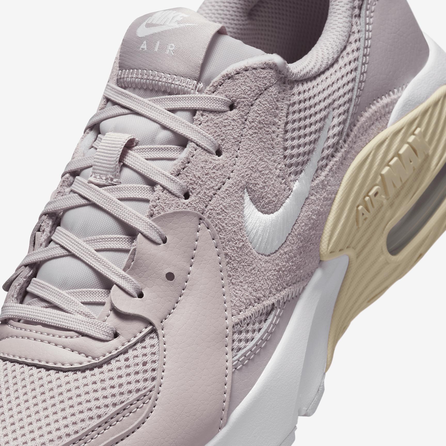 Nike Womens Air Max Excee Shoes | CD5432-010 Product Image
