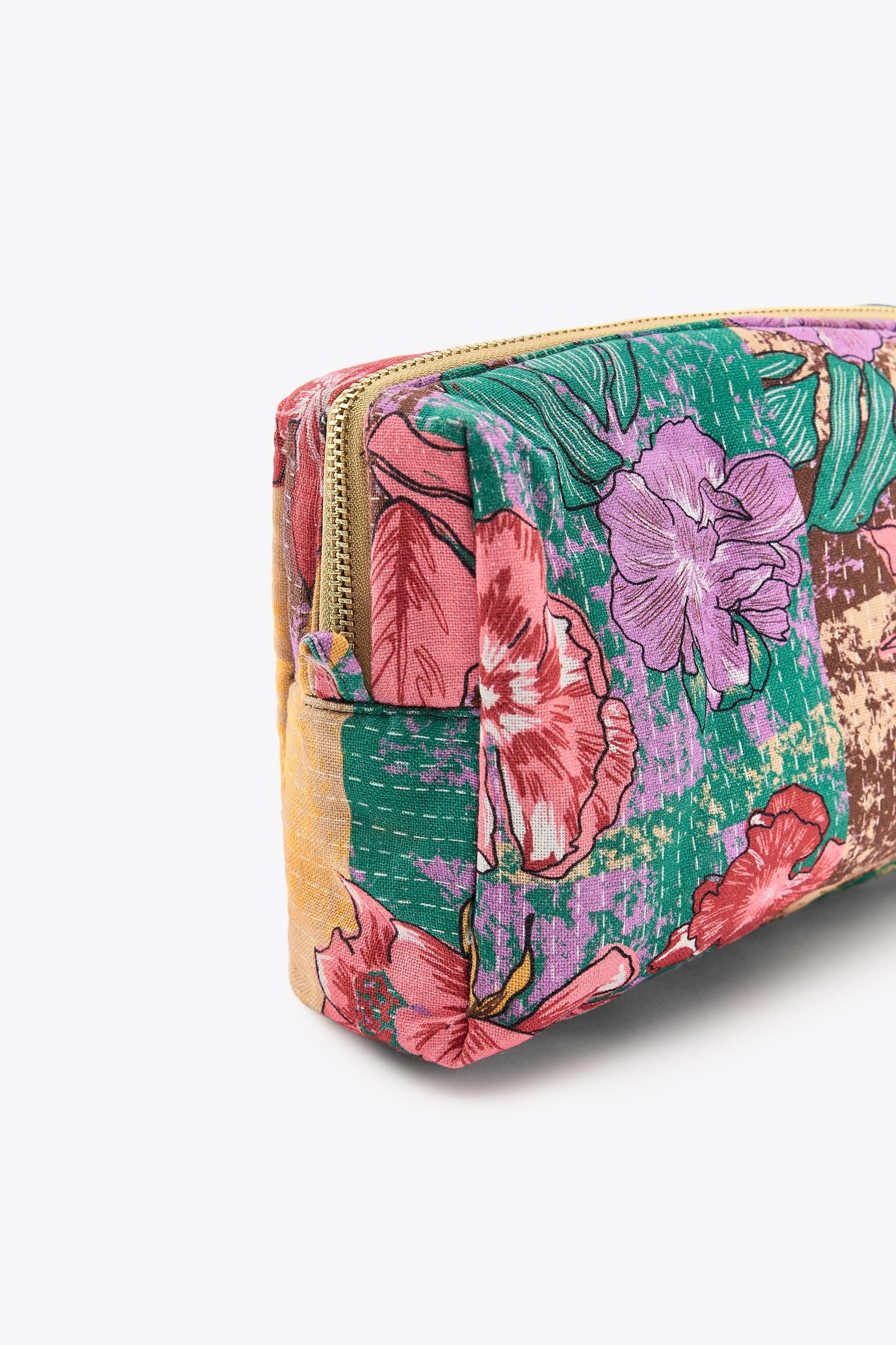 PRINTED QUILTED TOILETRY BAG Product Image
